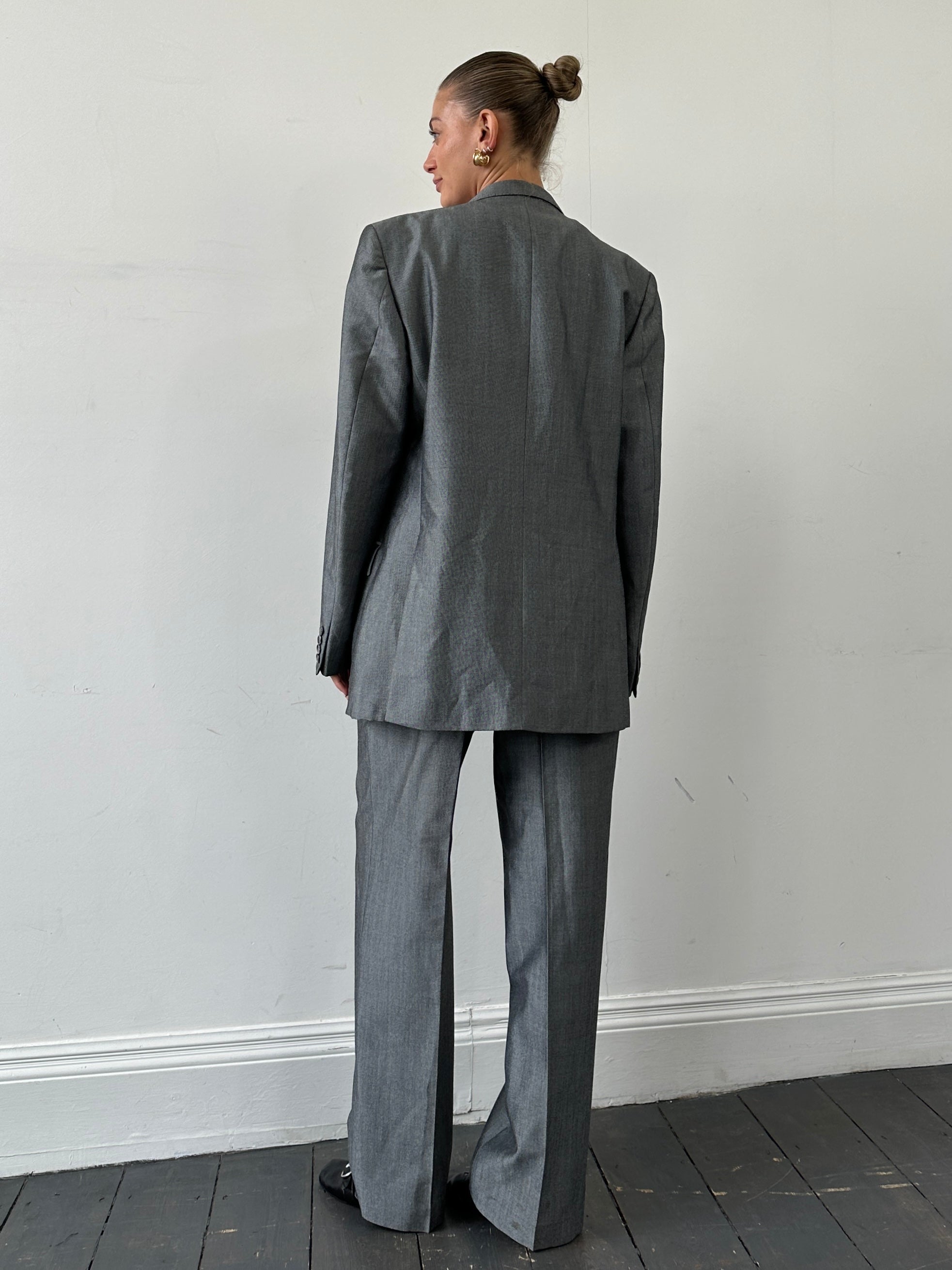 Christian Dior Monsieur wool single-breasted suit in size 44L/W36, featuring tailored lapels and classic fit.