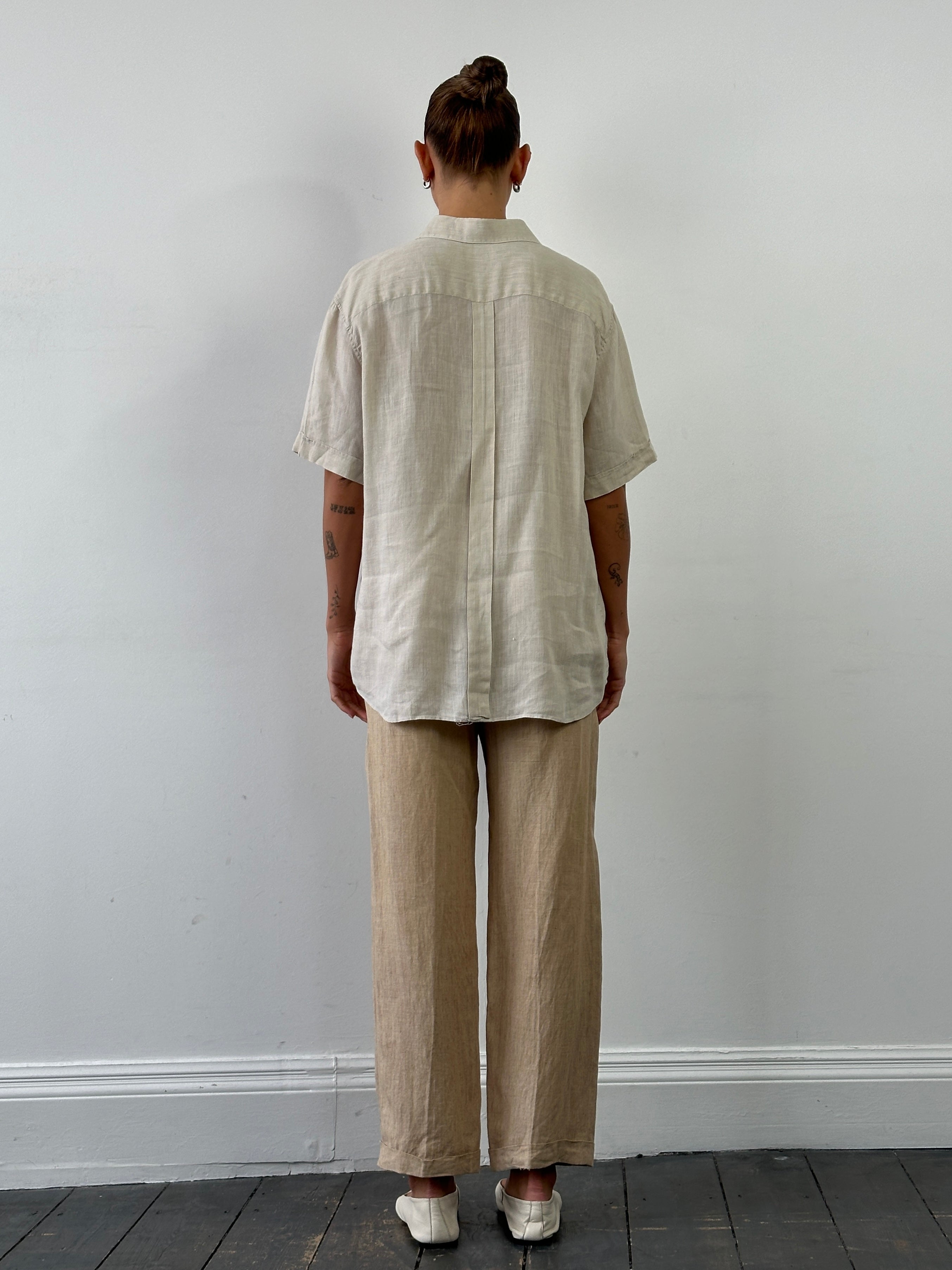 Vintage pure linen straight leg pleated trousers in W32, featured on a model, showcasing the classic design and tailored fit.
