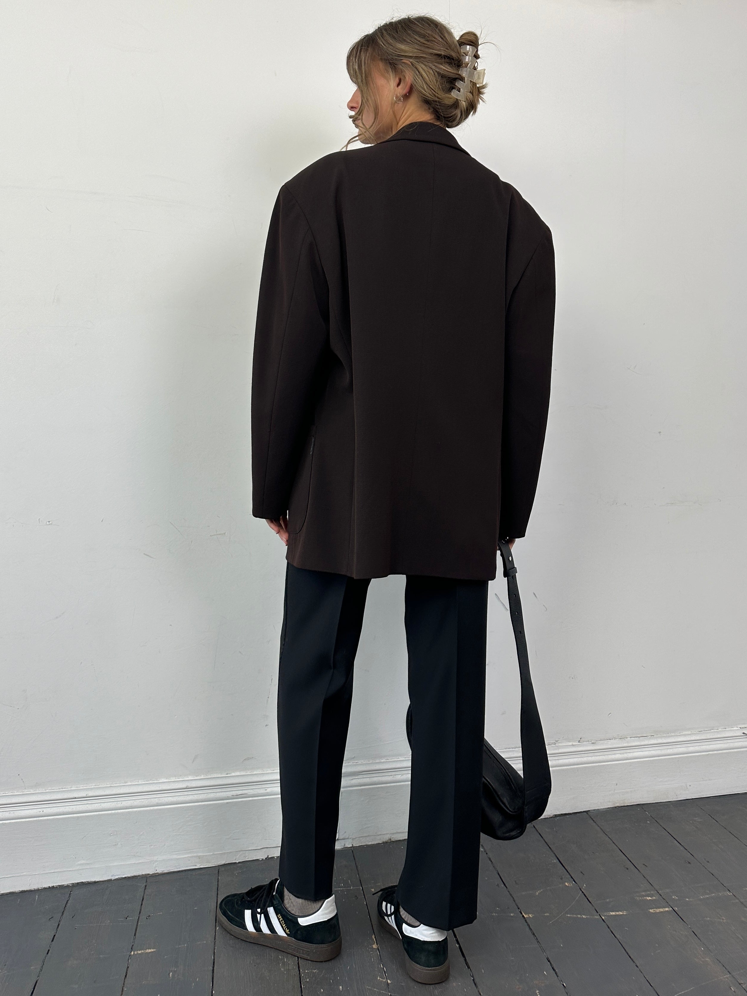 Armani oversized single-breasted blazer in size 46/XL, stylish tailored blazer with lapel collar and structured fit.