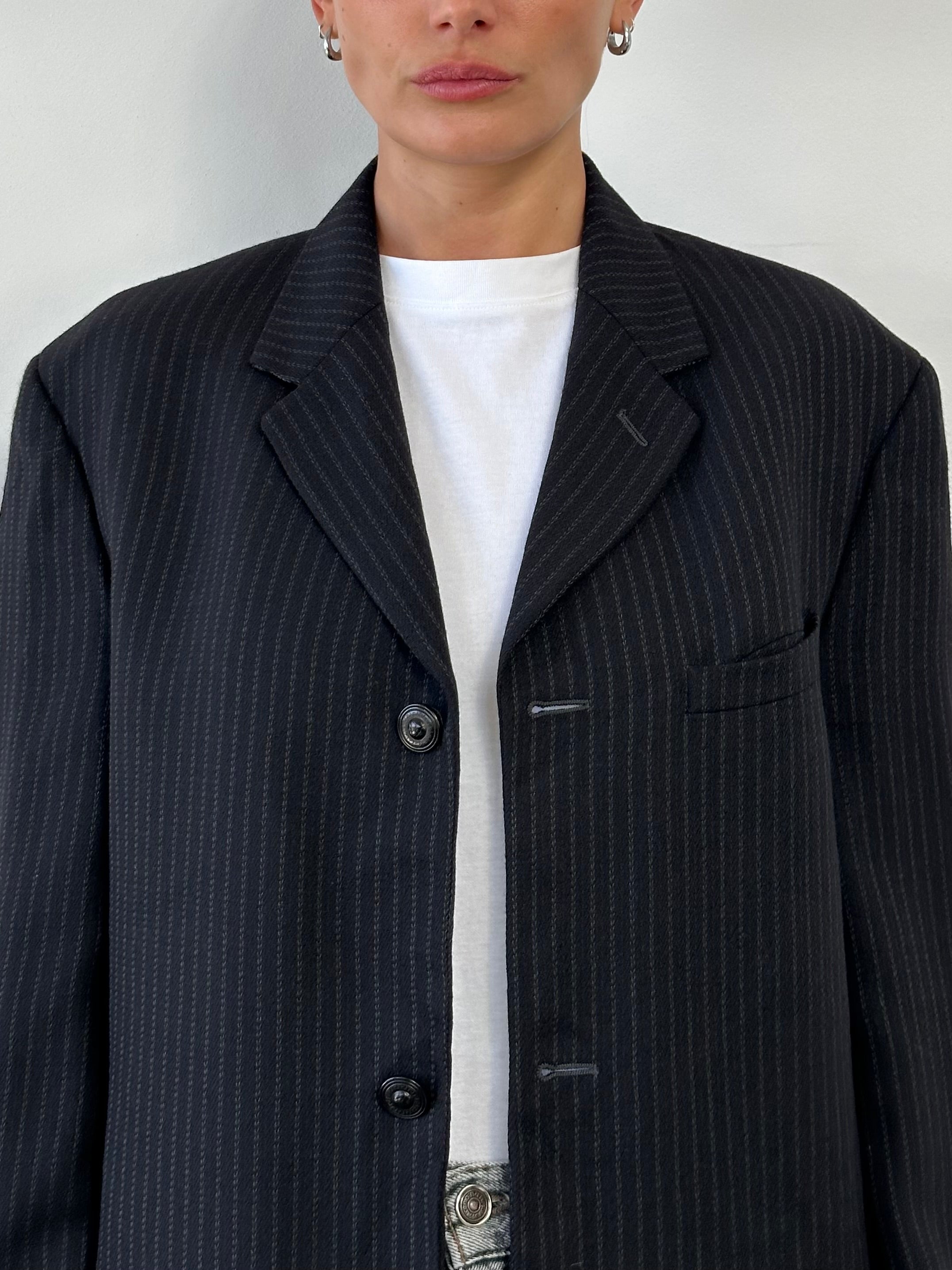Versace Versus 90s bespoke single-breasted blazer in relaxed fit, 38R/M, with classic tailored design and Versace branding.