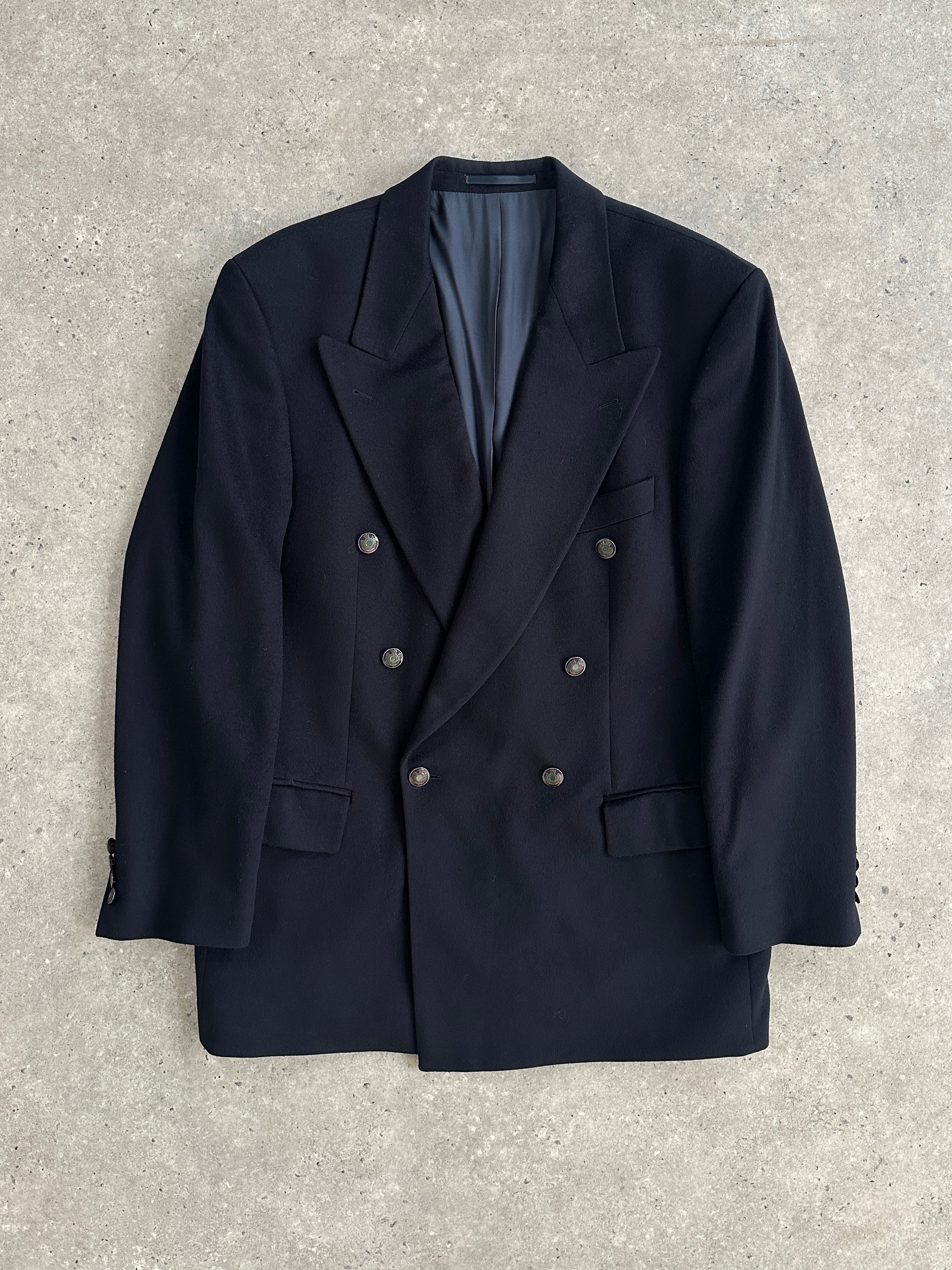 Hugo Boss x Loro Piana wool and cashmere double-breasted blazer in size 40R/XL, shown in a tailored fit with classic lapels.