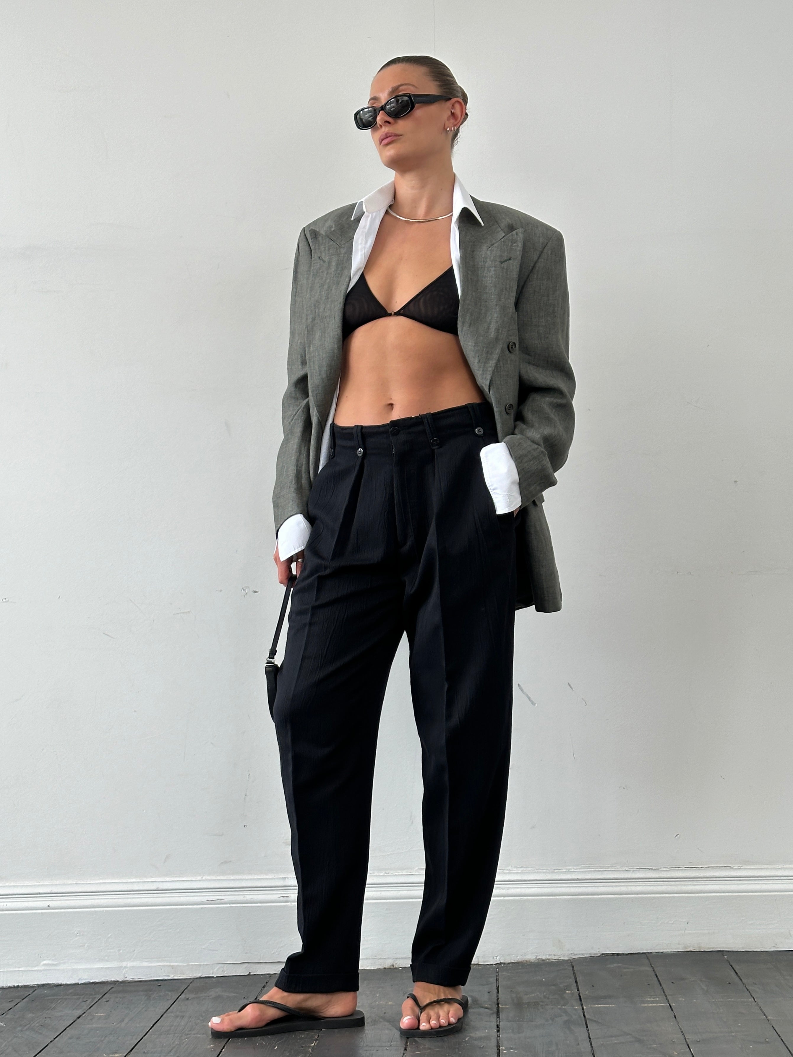 Vintage Italian high-waisted crinkle tapered leg trousers, tailored fit with a vintage style, in size W30.