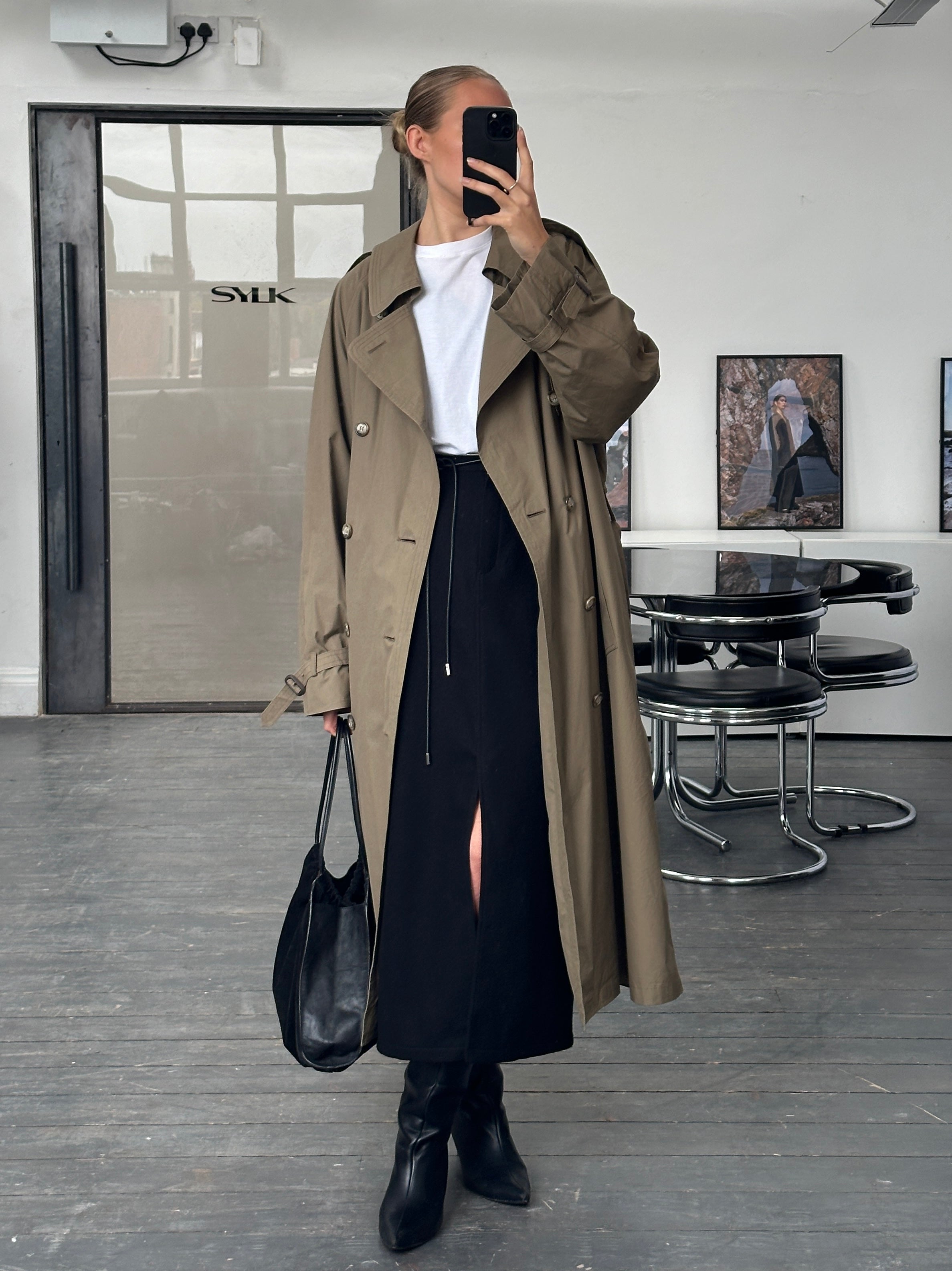 London Fog 1990s high neck double-breasted belted trench coat in size XL, featuring classic beige fabric and tailored design.