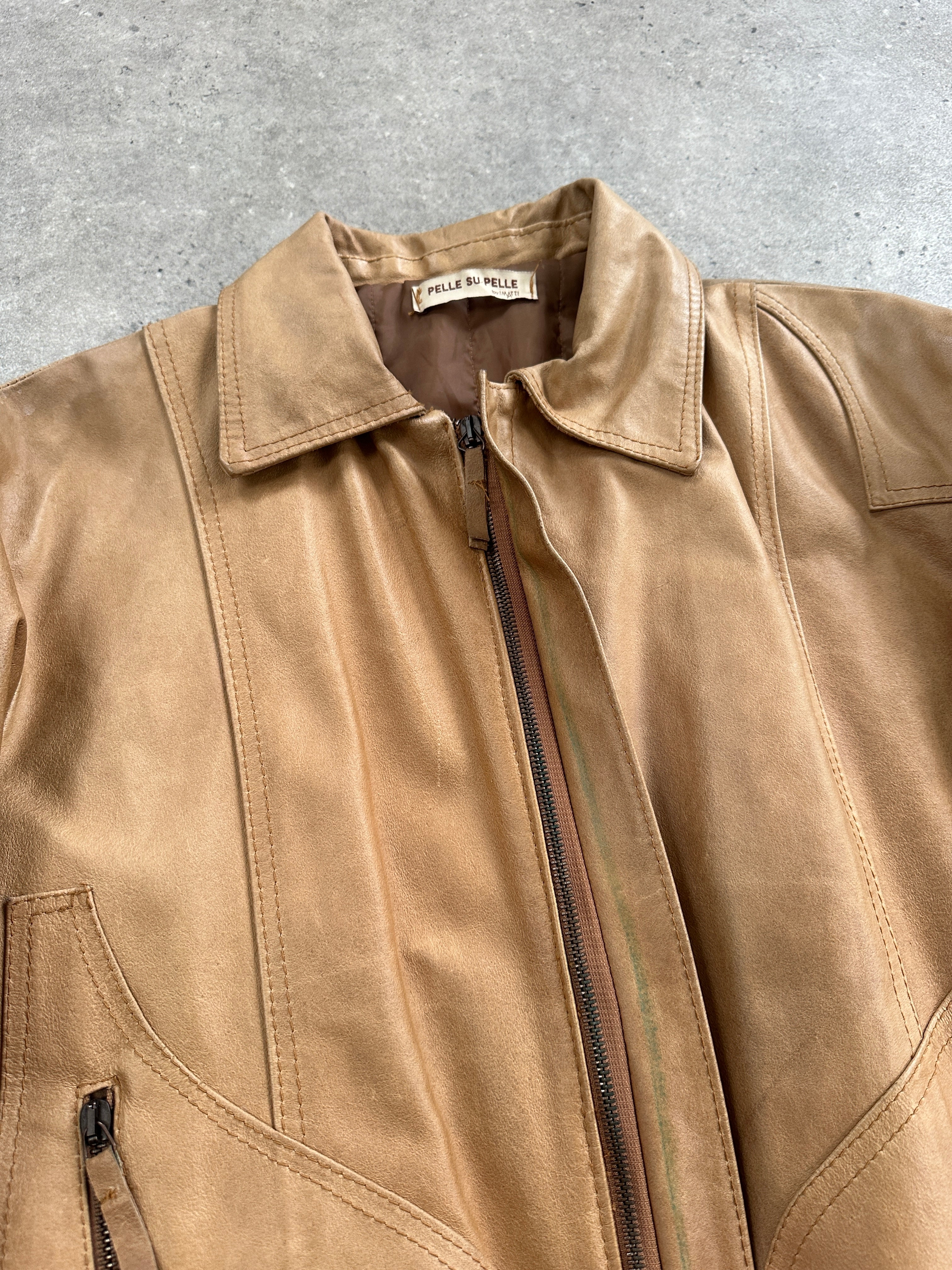 Vintage Italian leather jacket in size M/L, showcasing classic distressed leather with a tailored fit and vintage style.