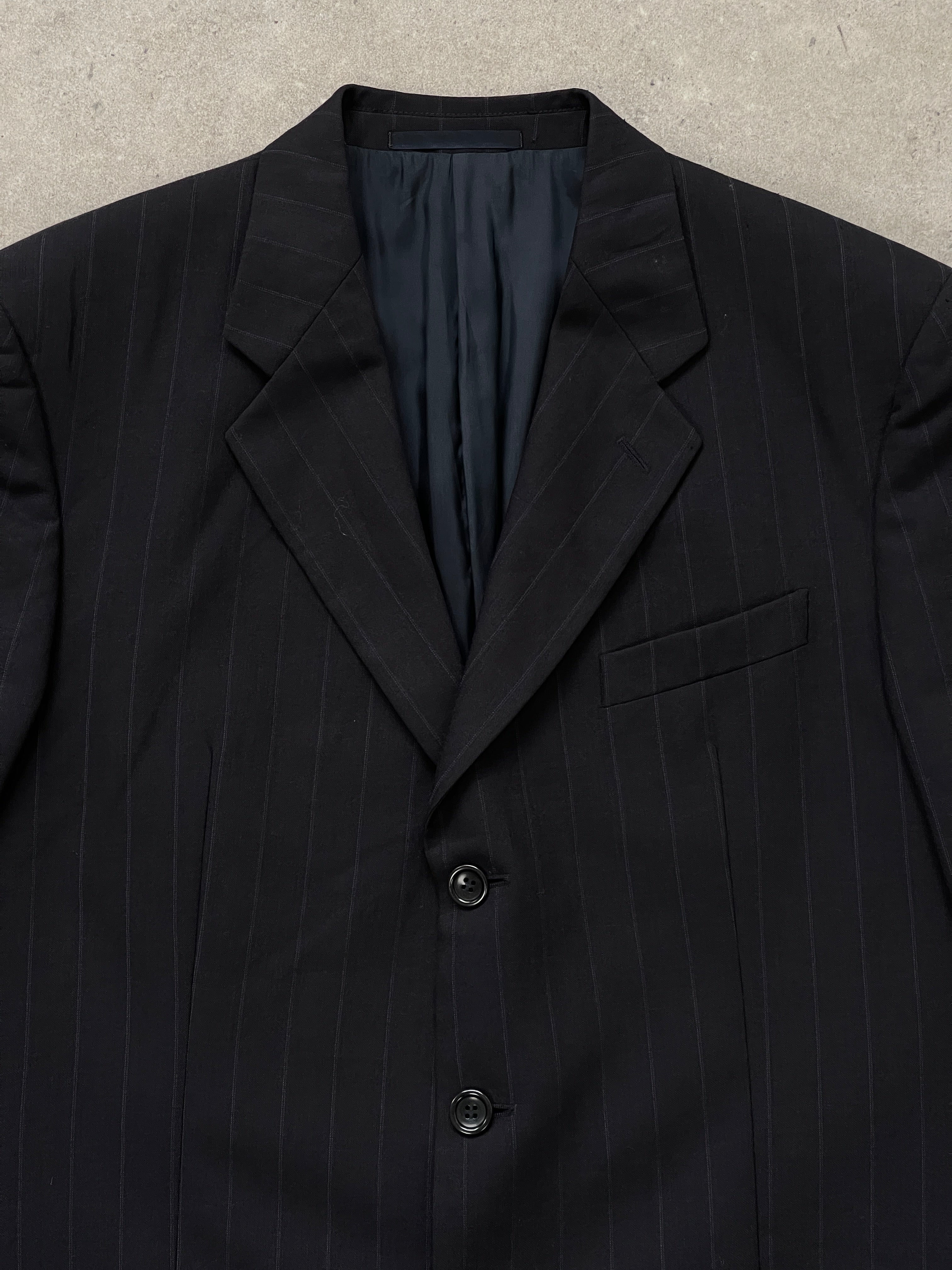 Armani Collezioni 2000s men's pure wool striped single-breasted blazer in size 42R/XL, with notch lapels and front buttons.