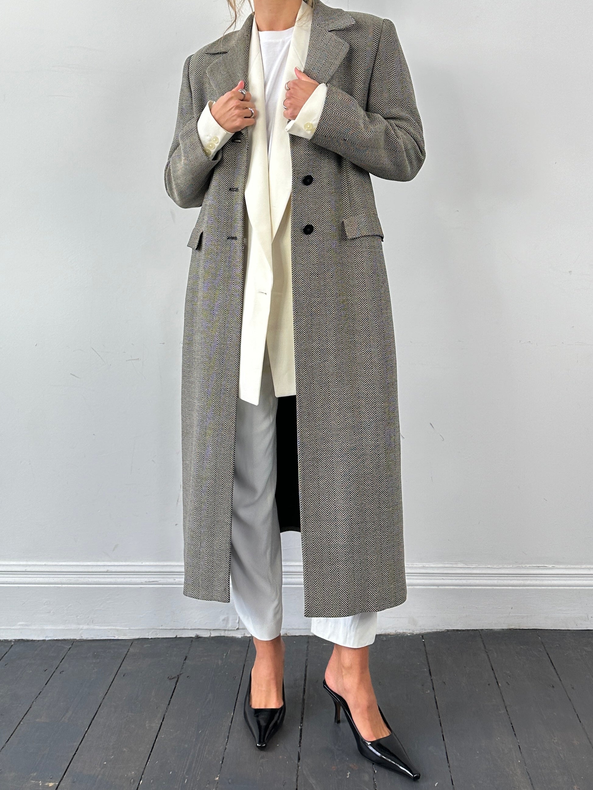 Giorgio Armani Virgin Wool Herringbone Coat in size M, stylish tailored coat with classic herringbone pattern, front buttons and lapel collar.