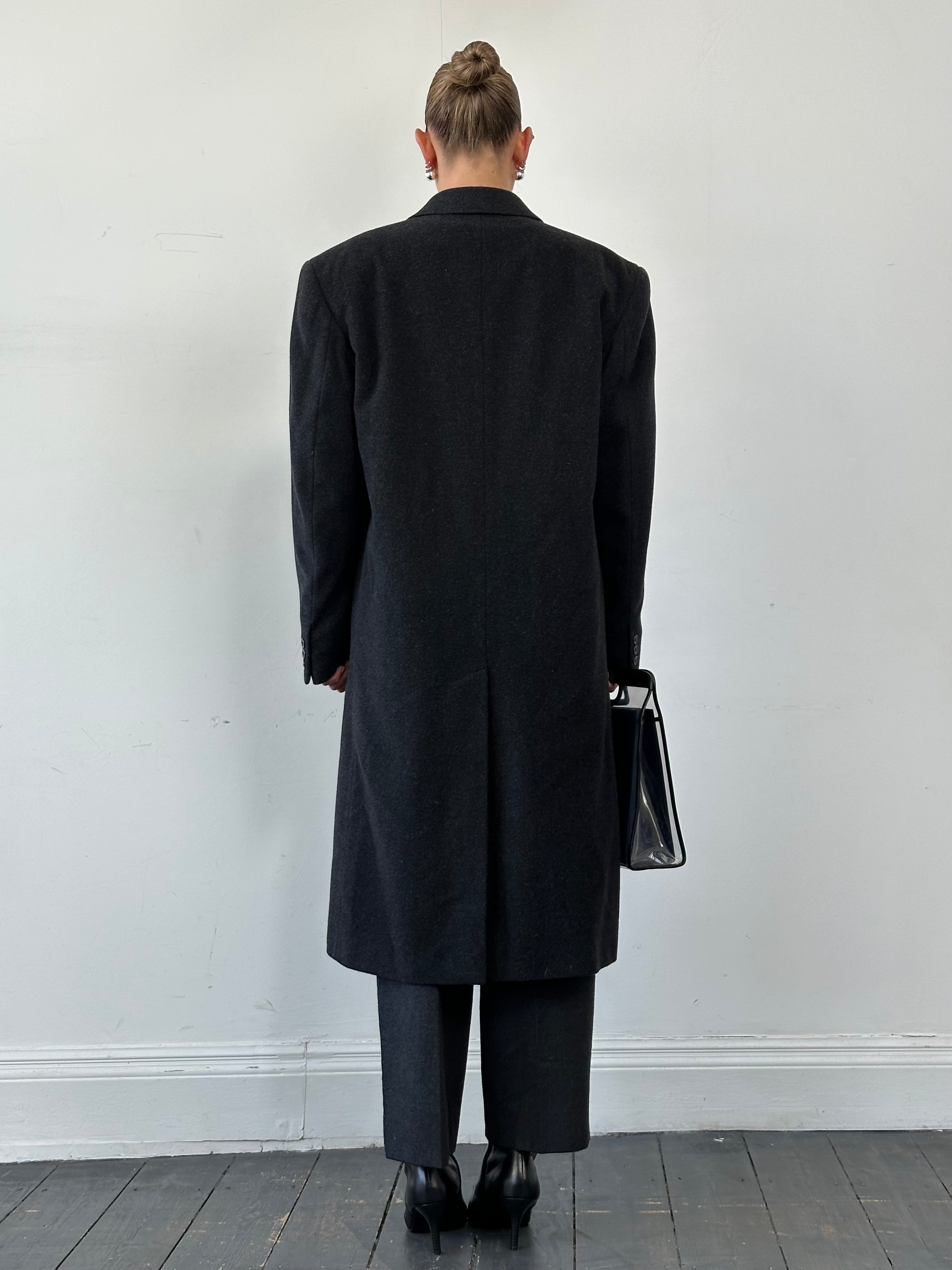 Oscar De La Renta wool cashmere single-breasted coat in size 42R/XL, featuring a tailored design and classic lapel collar.