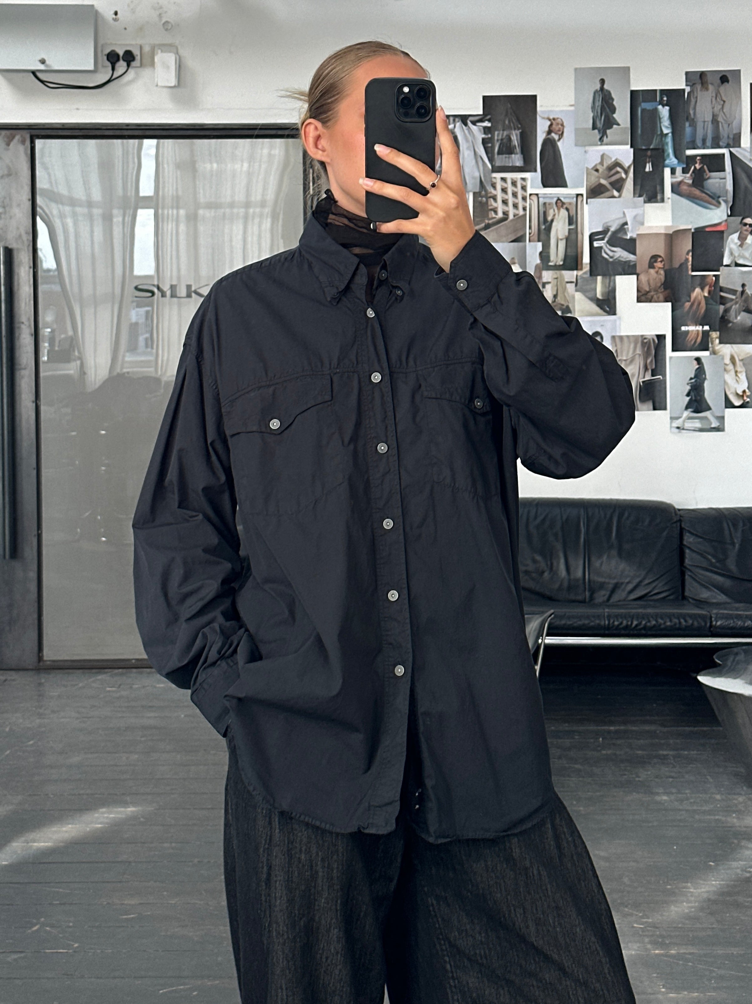 Versace Jeans Couture 1990s pure cotton shirt in XL, featuring a classic design and breathable fabric, displayed on a neutral background.