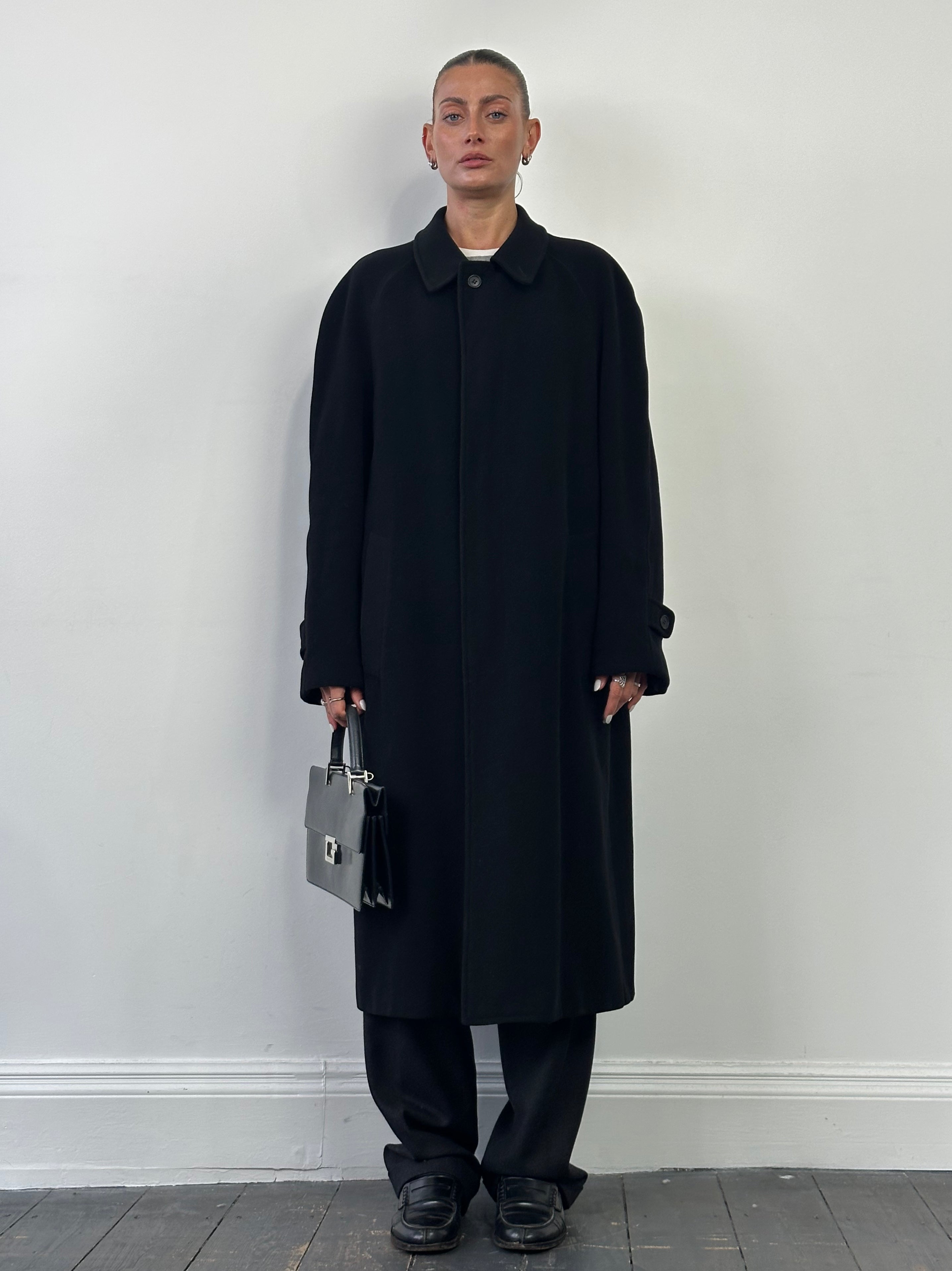 Giorgio Armani Le Collezioni pure wool floor-length coat in XL, stylish and elegant with a classic tailored fit.