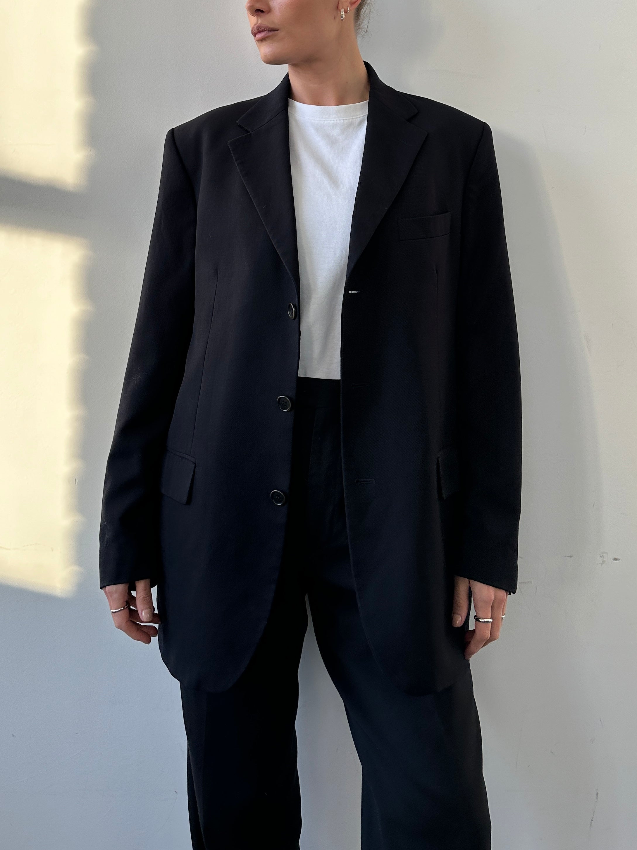 Yves Saint Laurent pure wool single-breasted blazer in size M/L, tailored fit with classic lapel and button closure.