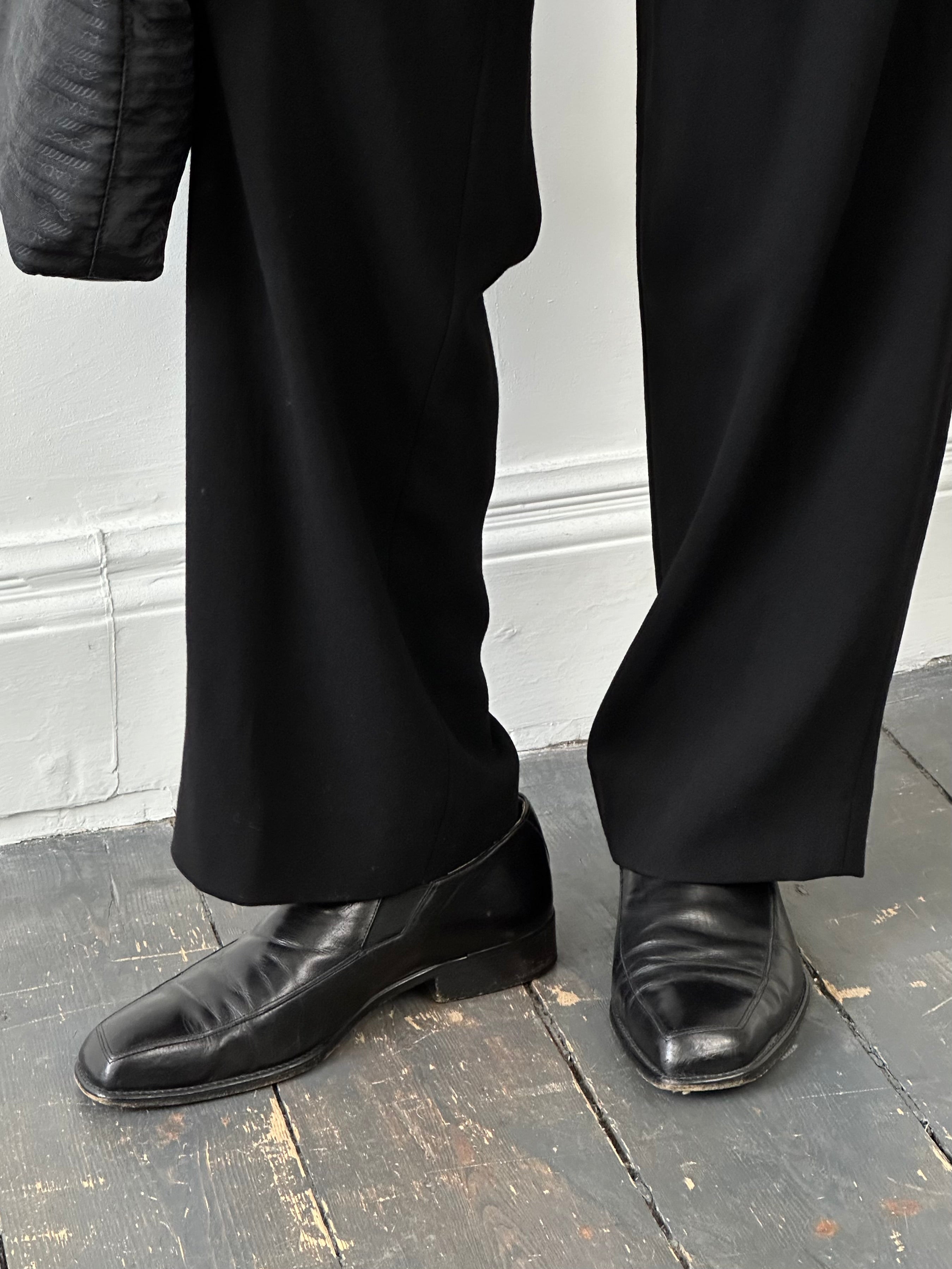 Thierry Mugler 1990s leather angular toe shoes in UK8/9 with pointed design and sleek black finish.