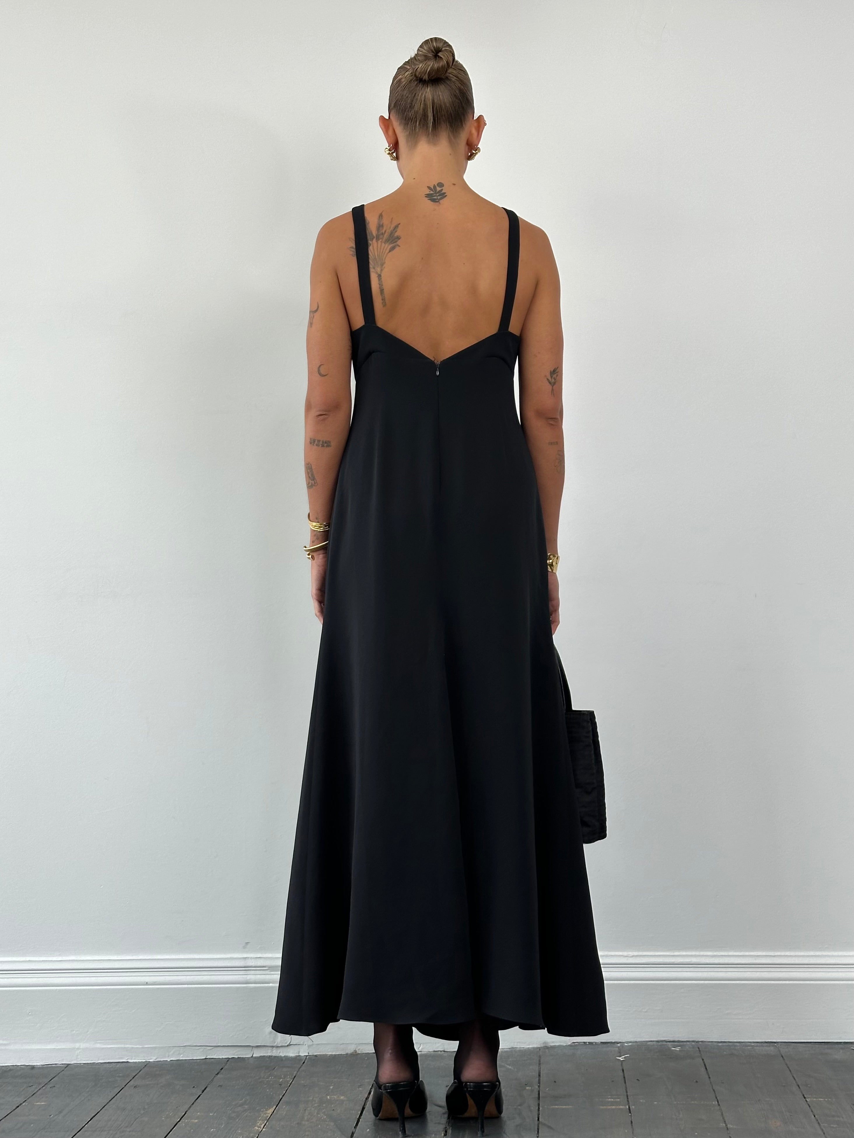 Armani Collezioni 2004 pure silk A-line maxi dress in size M/L, elegant and flowy with a sophisticated design.