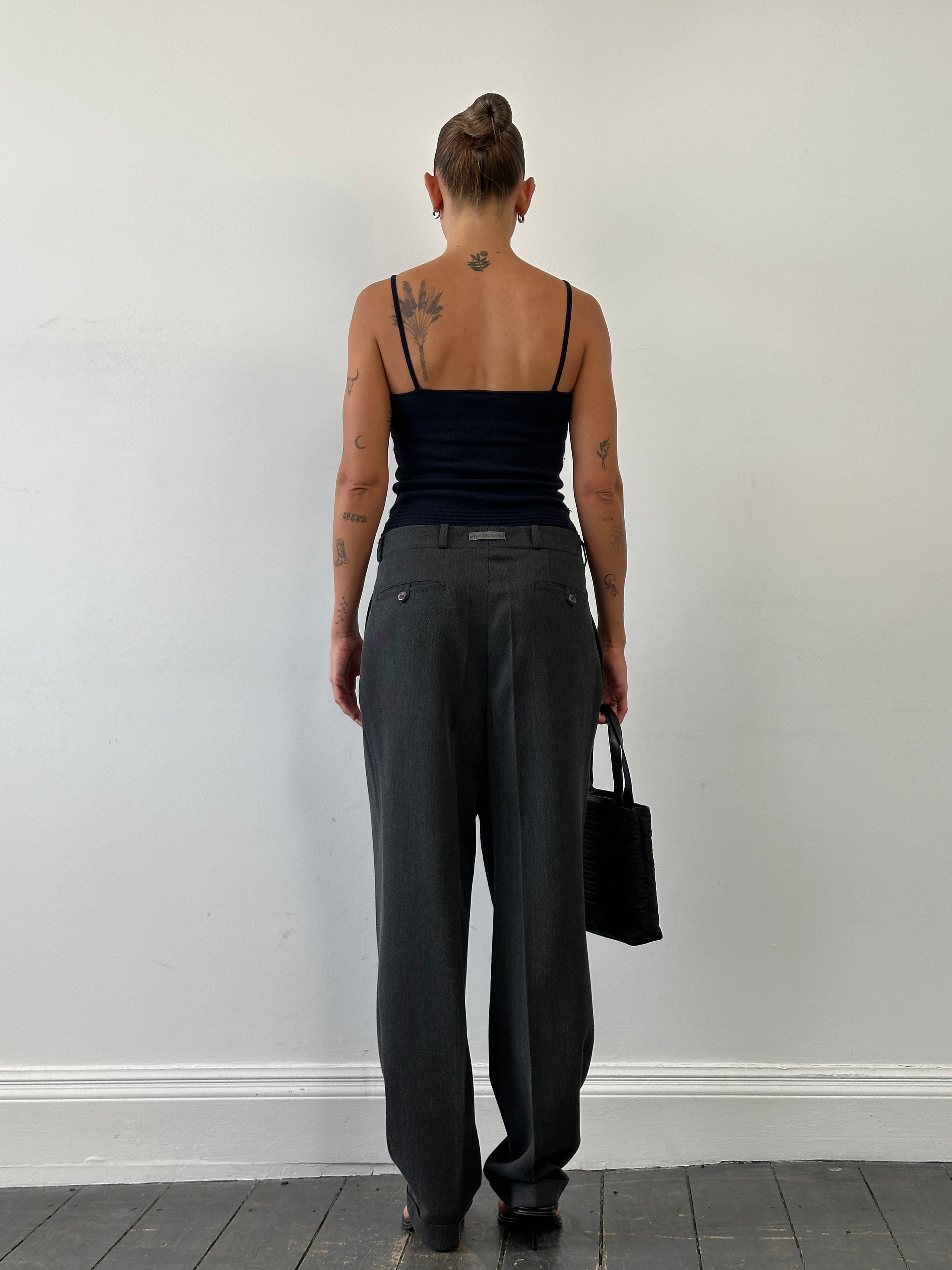 Vintage high waisted woven pleated tailored trousers in W30, showcasing classic design and structured fit.