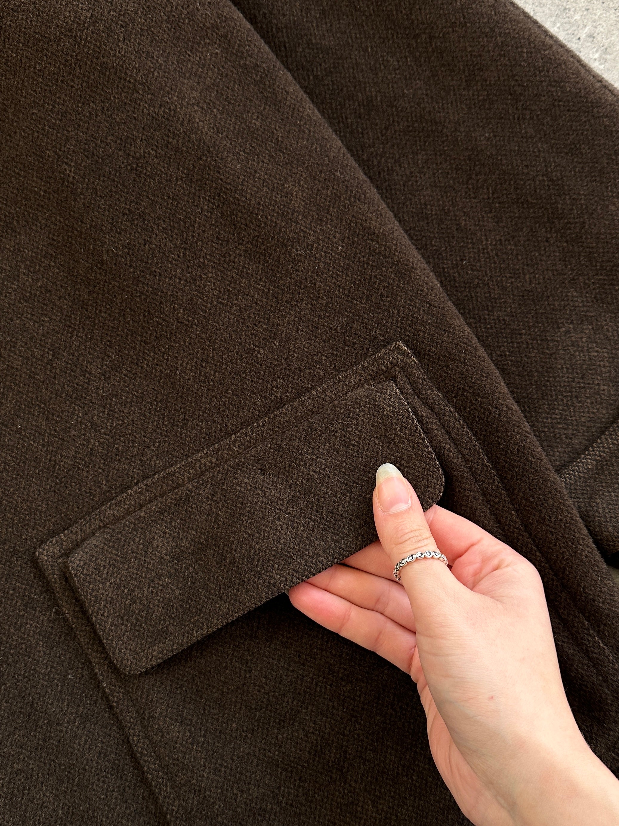 Valentino 80s-90s wool coat with concealed placket in XL, classic design with tailored fit and elegant style.
