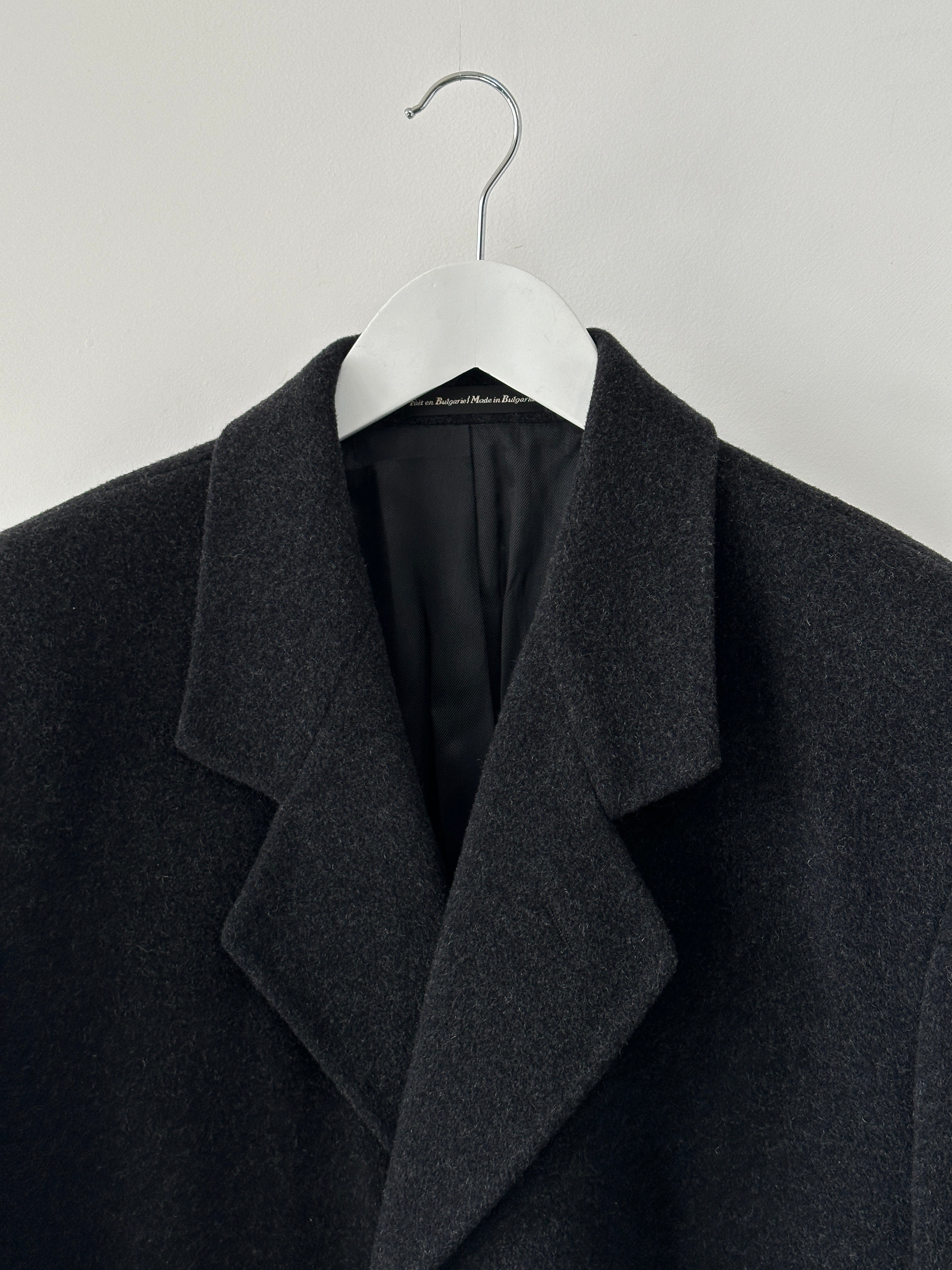 Oscar De La Renta wool cashmere single-breasted coat in size 42R/XL, tailored fit with classic lapel design and elegant finish.
