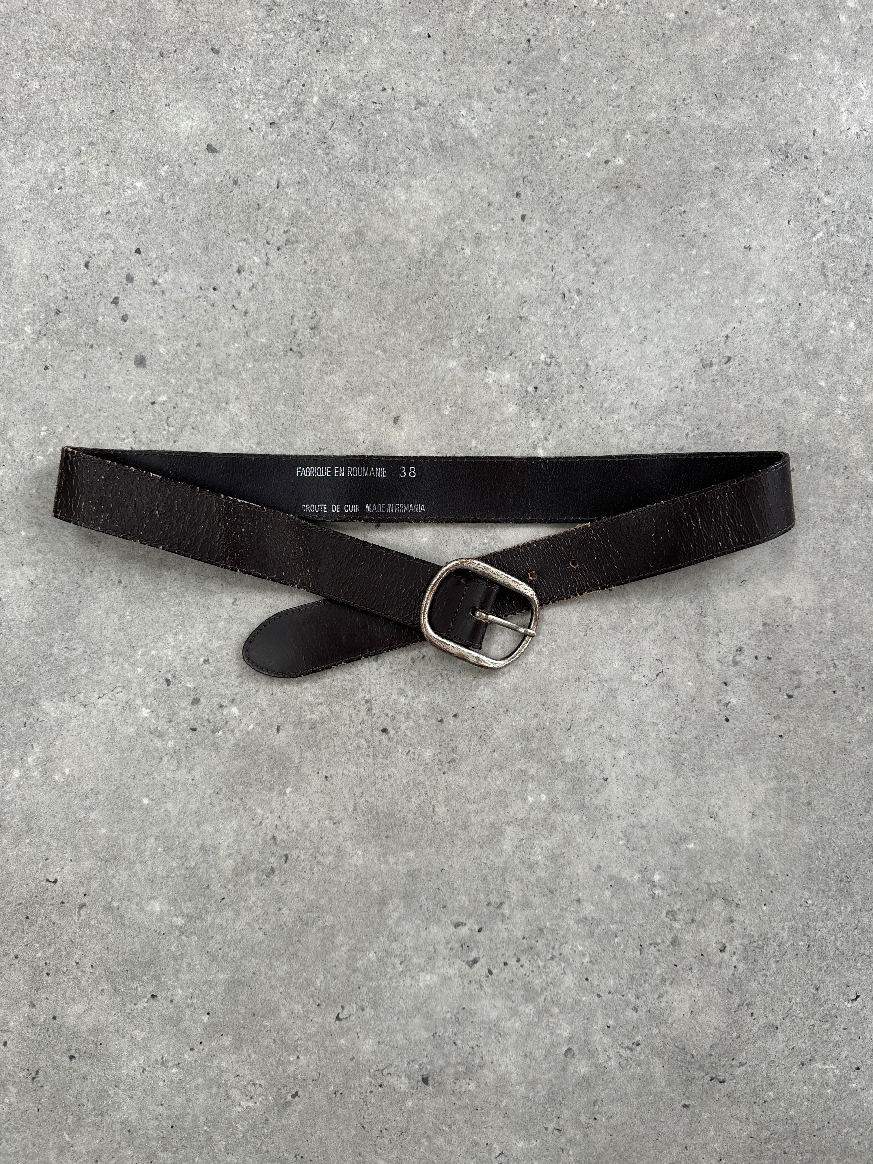 Vintage 1990s chrome distressed leather belt with metal buckle, size W31-35, vintage style accessory.