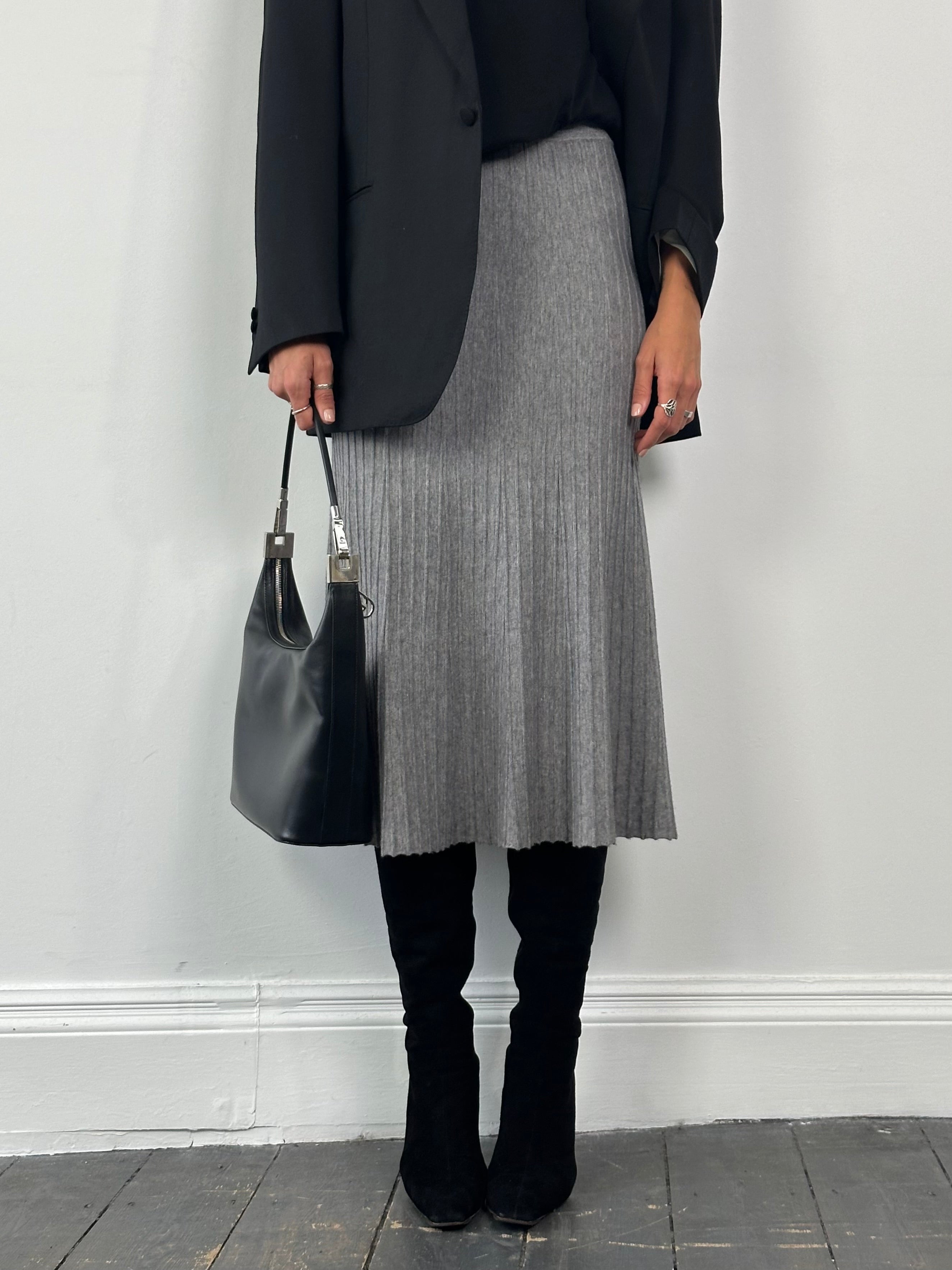 Vintage ribbed elasticated midi skirt in neutral tones, featuring a high waist and midi length, perfect for casual or stylish wear.