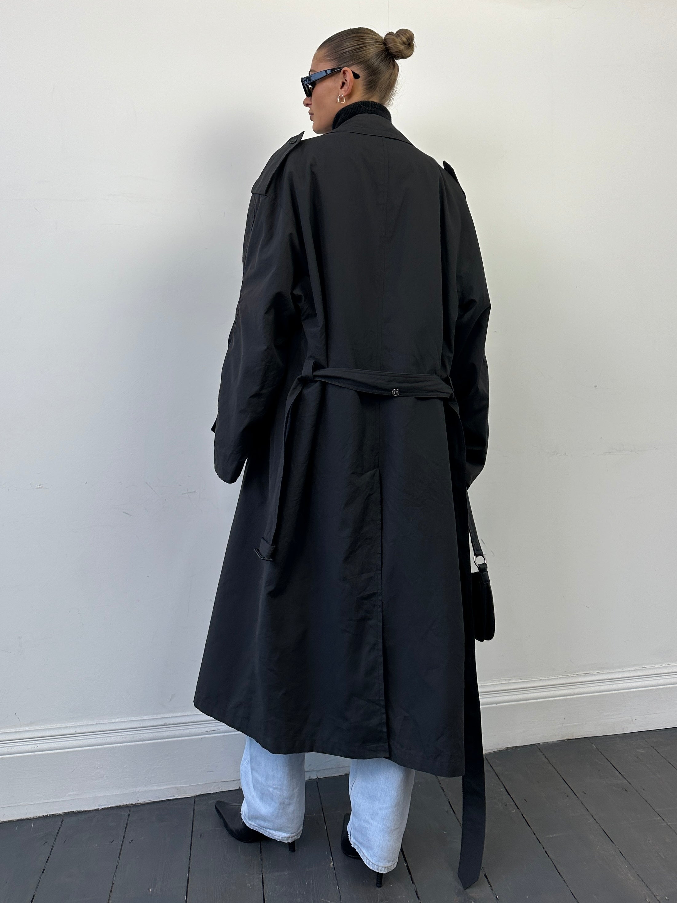 Christian Dior cotton double-breasted belted trench coat in XXL, featuring classic design and neutral color.