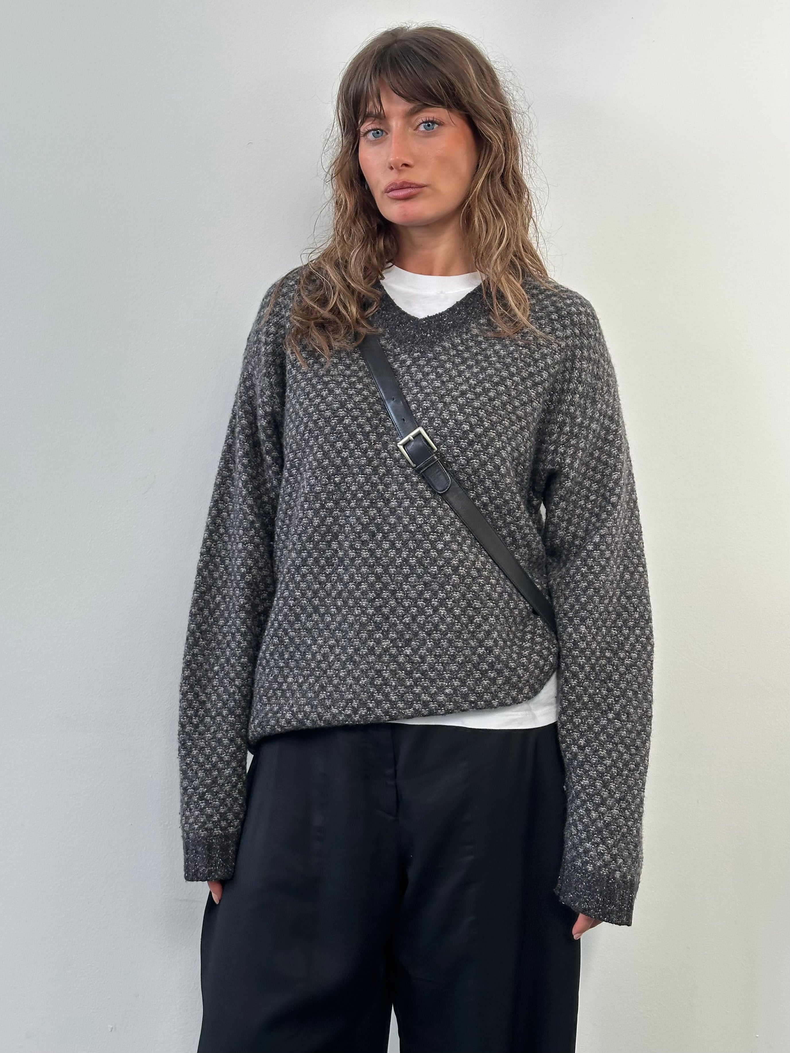 Vintage Italian 1990s V-neck wool silk knitted jumper in XL, showcasing a cozy, textured knit fabric and classic design.
