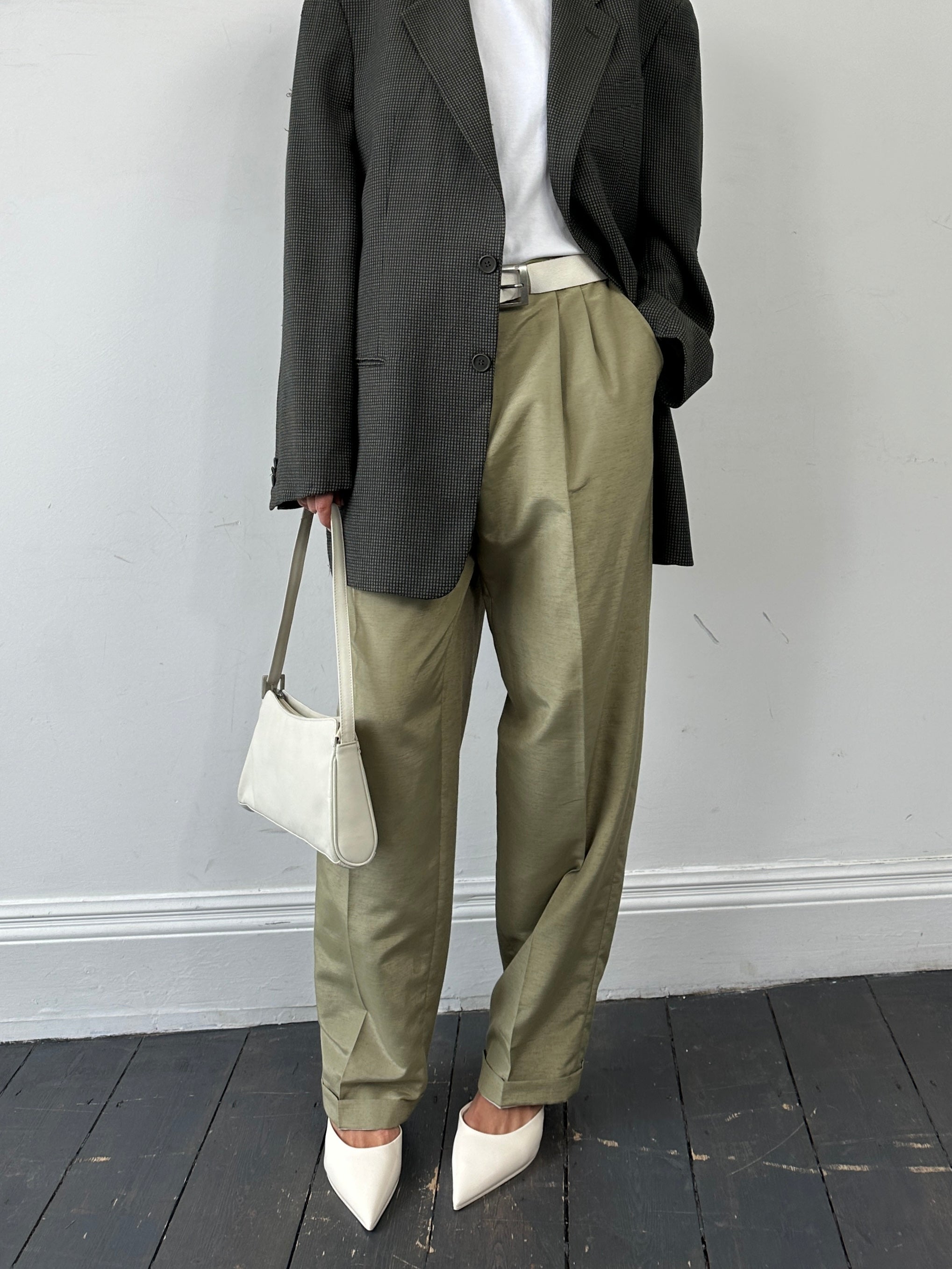 Vintage linen blend satin high-waisted straight-leg pleated trousers, tailored fit, W32 size, showcasing elegant vintage style.