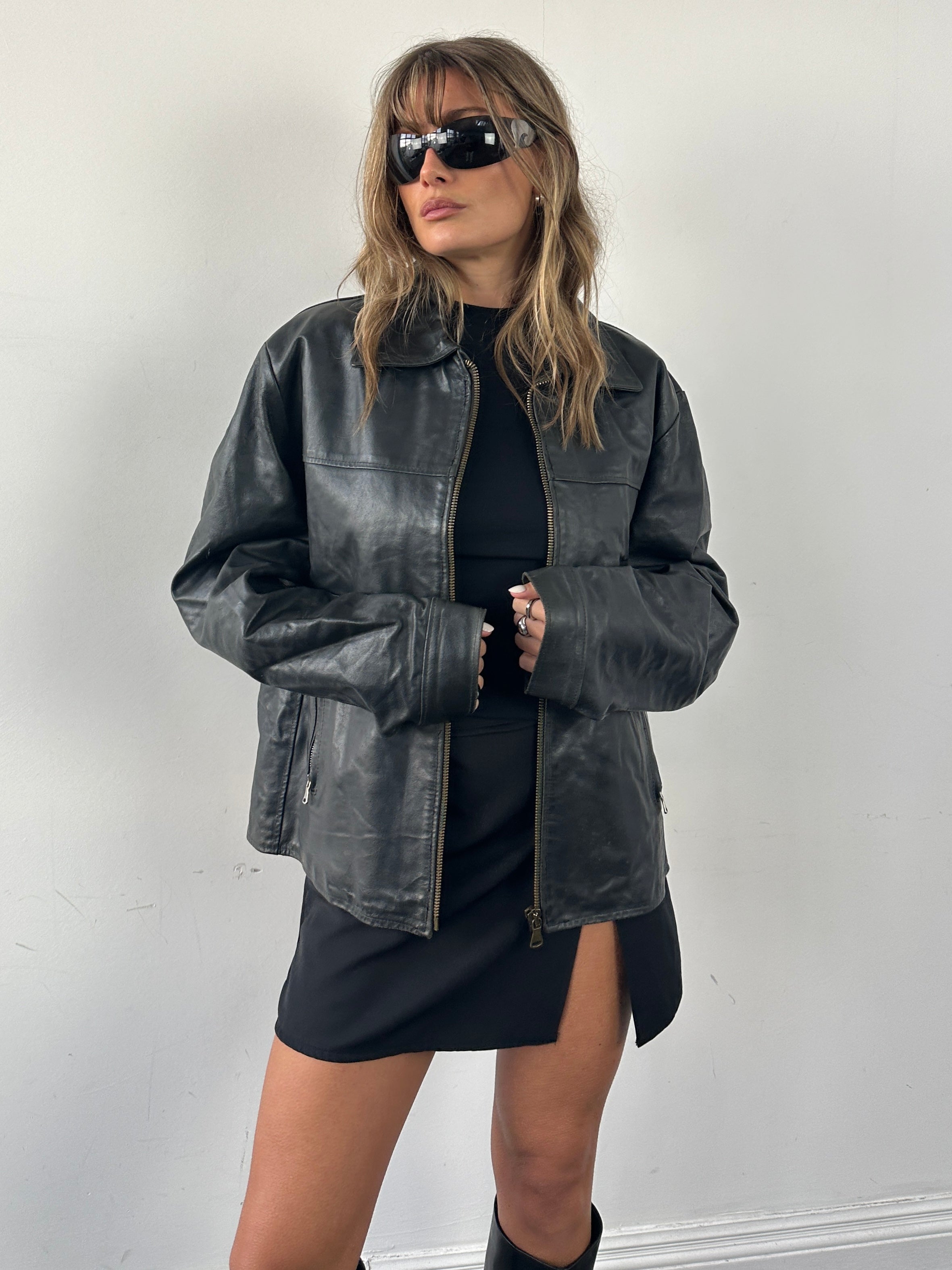 Vintage Leather Jacket in size L, stylish and classic with detailed stitching and a worn-in look, from the Vintage brand.
