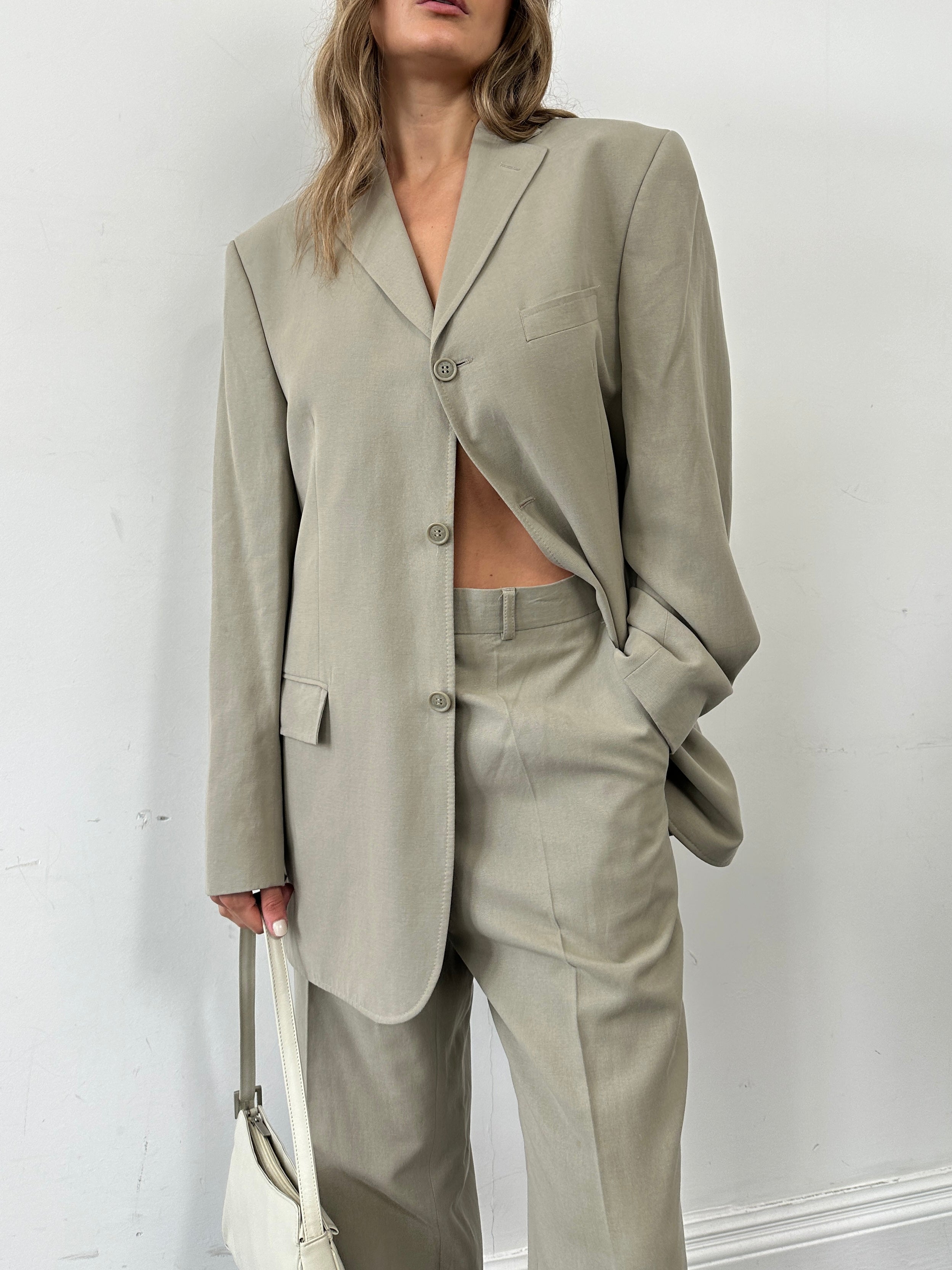 Pierre Cardin lyocell single-breasted jumpsuit in size 42R/W34, featuring a sleek tailored design and classic fit.