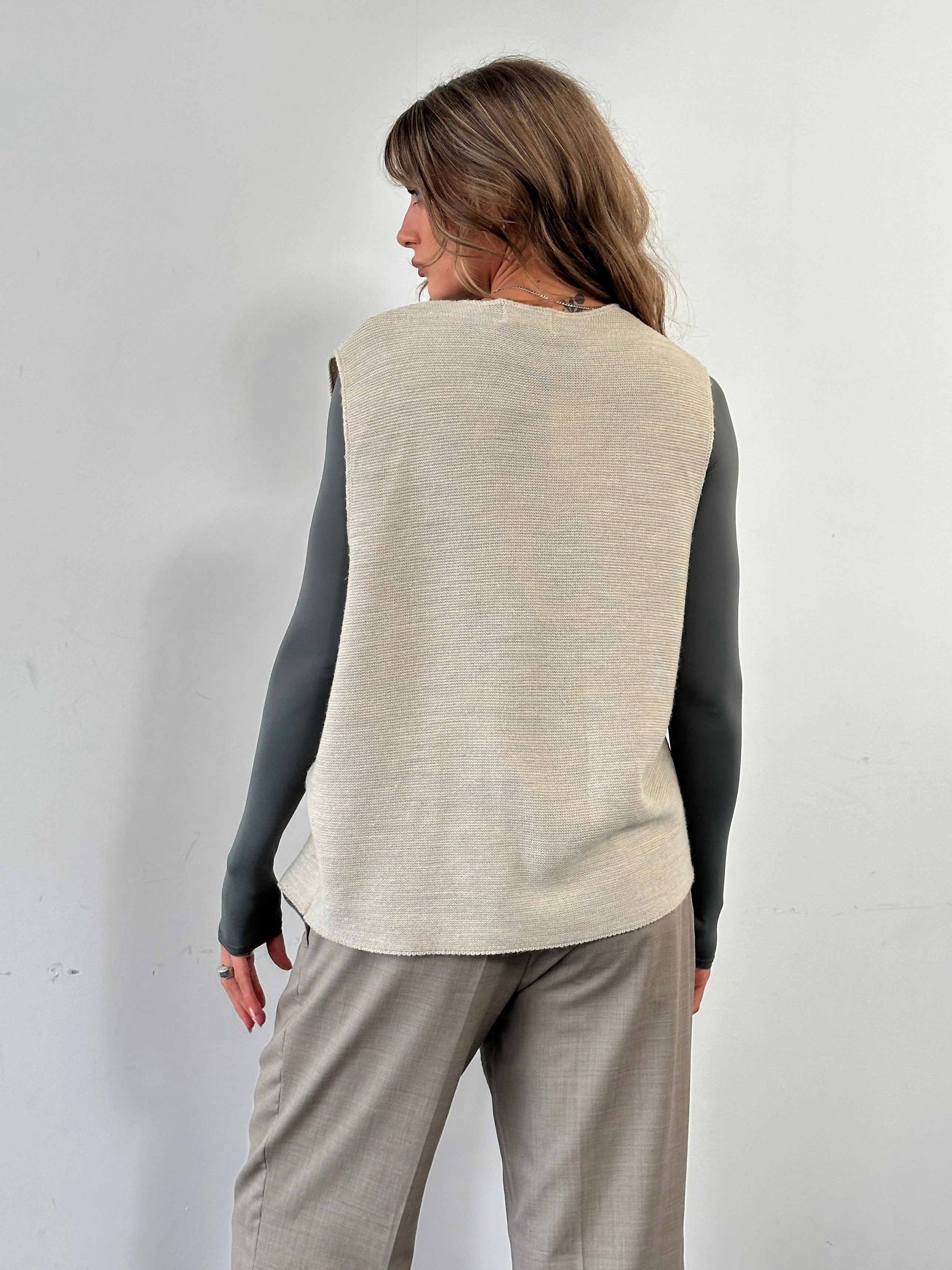 Vintage British vintage knitted waistcoat in XL size, featuring classic pattern and textured knit fabric.
