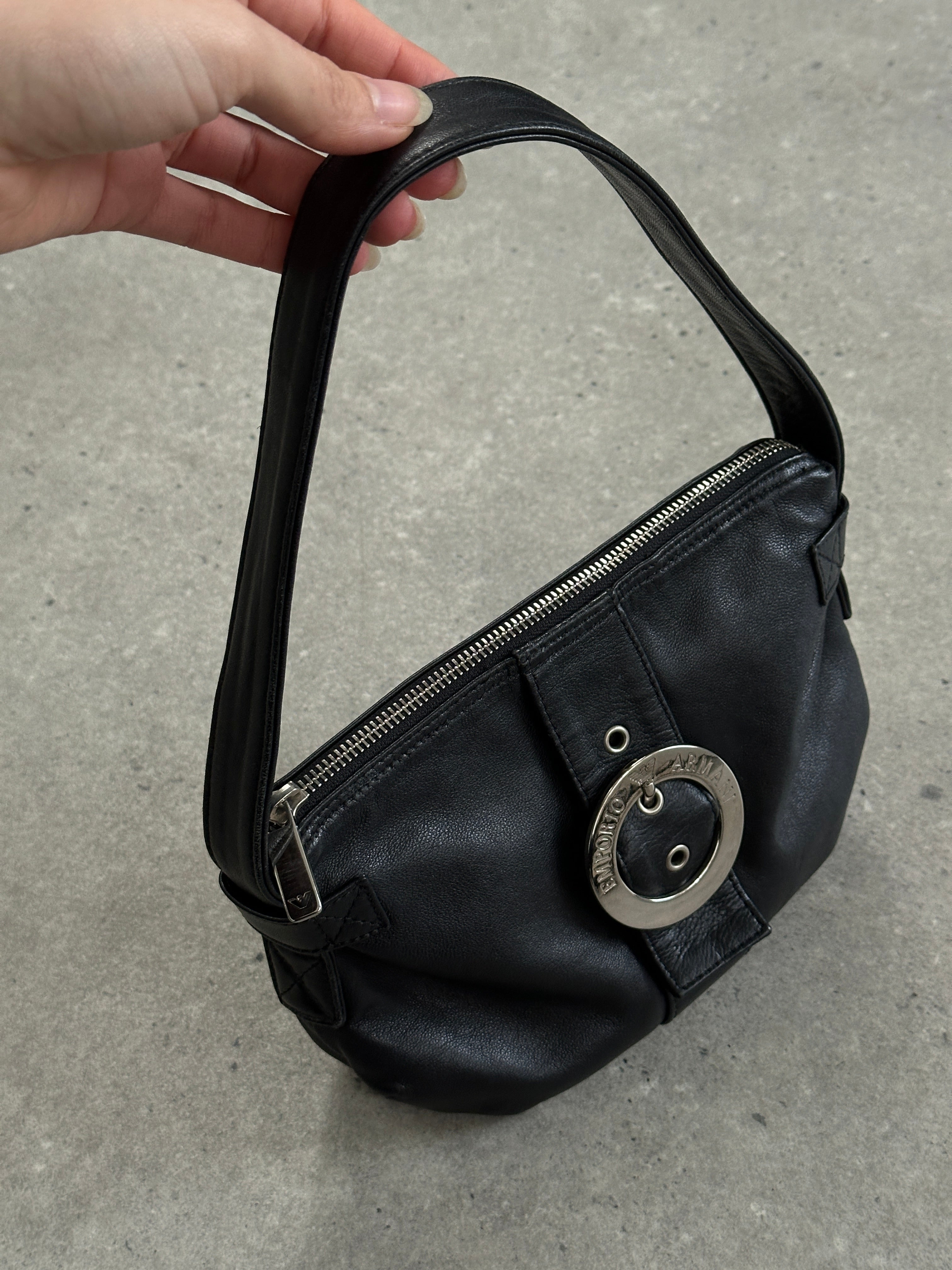 Emporio Armani leather shoulder bag with adjustable strap, featuring sleek design and premium craftsmanship.