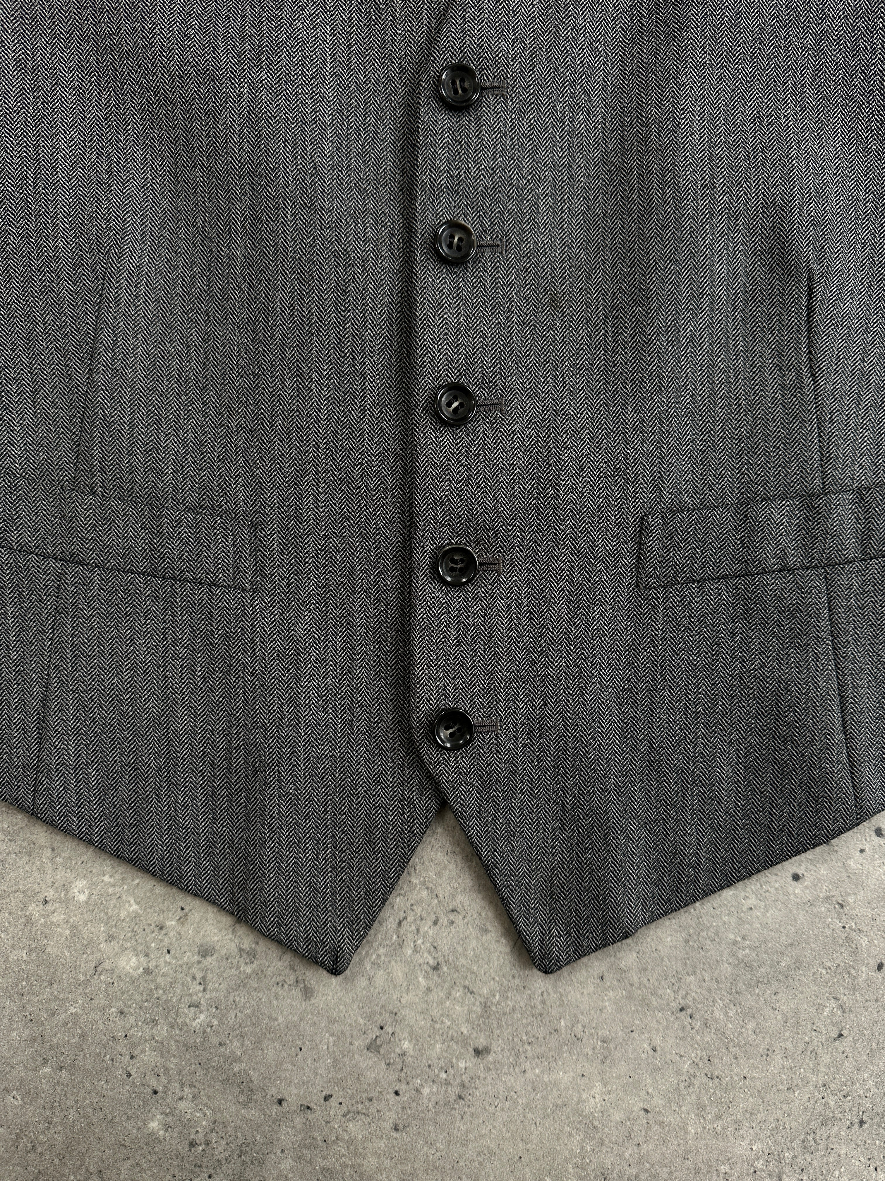 Vintage men's herringbone tailored waistcoat in size M, featuring classic style and detailed stitching.