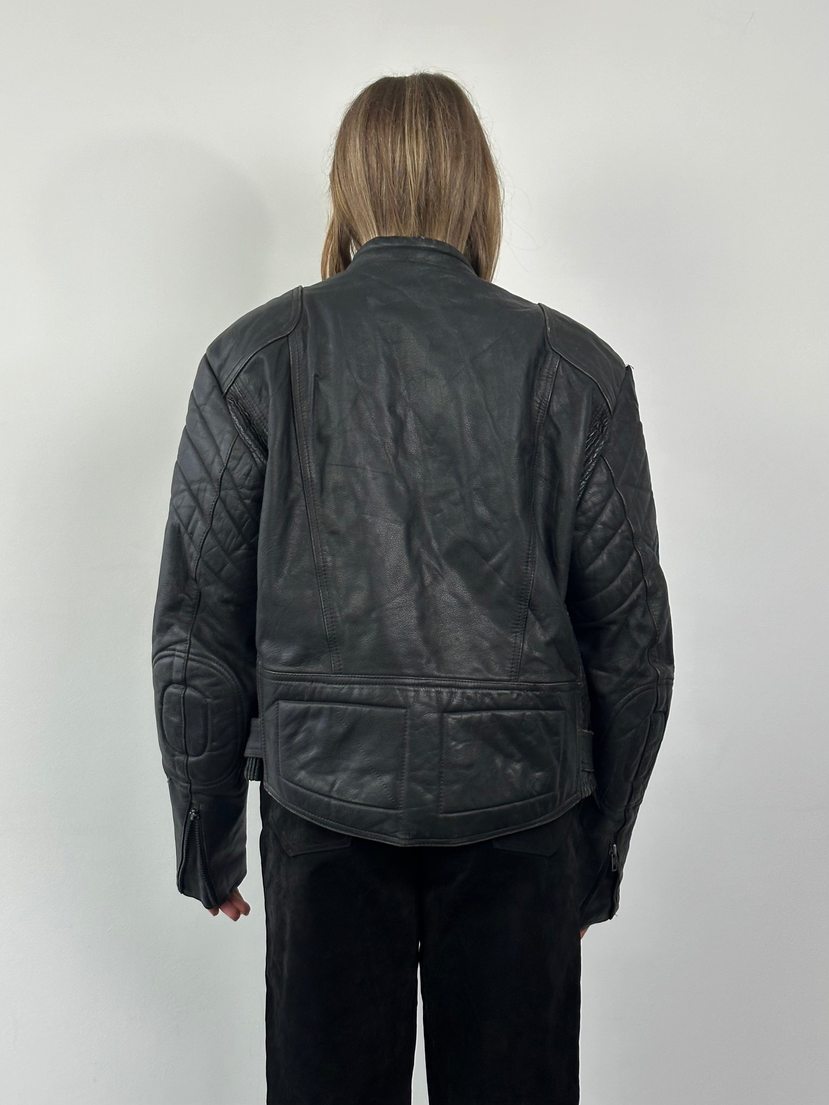 Vintage structured motorcycle leather jacket in size L/XL, featuring classic design and durable leather construction.