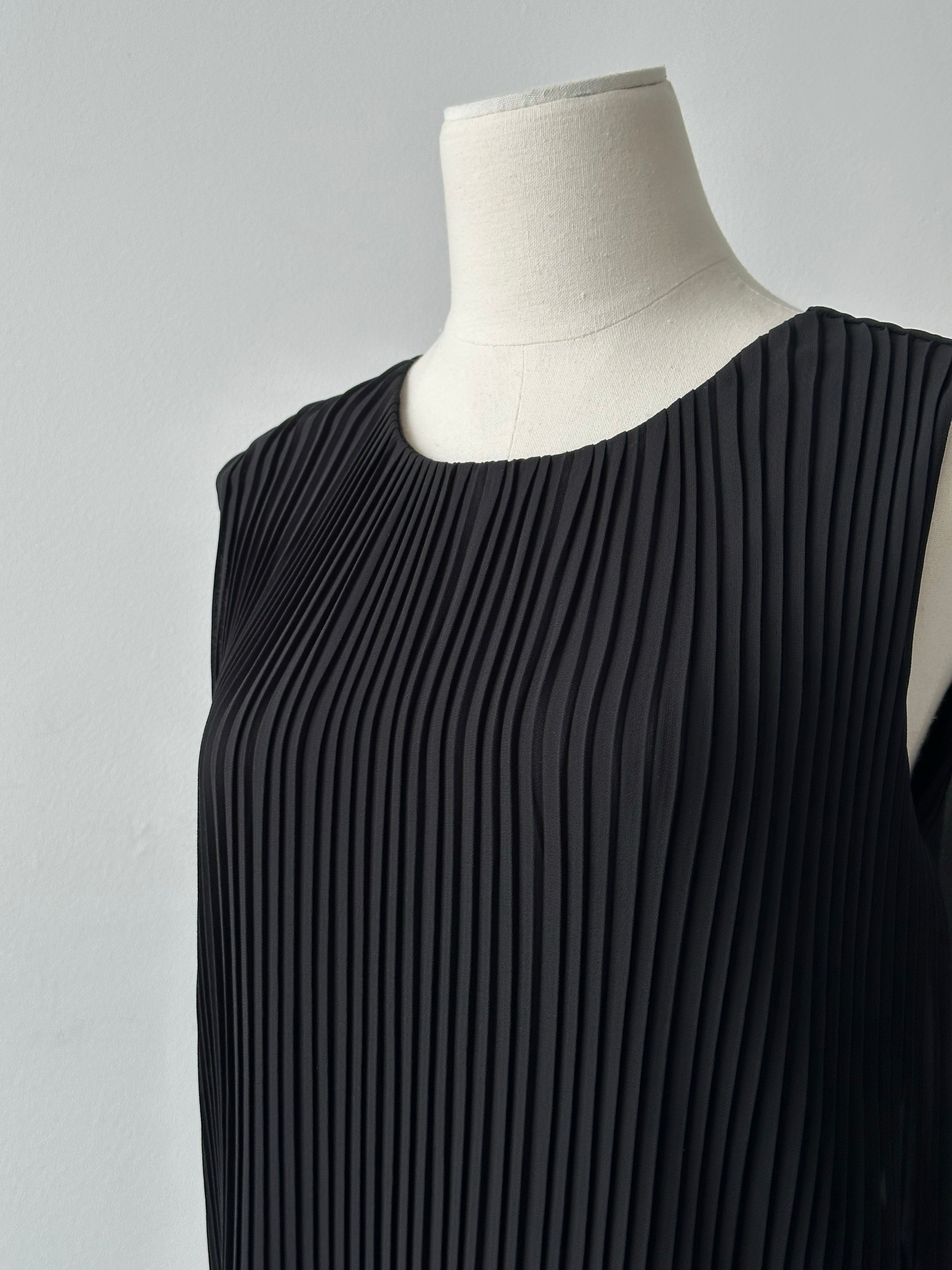 Italian Vintage 1990s Pleated Sleeveless Top - M