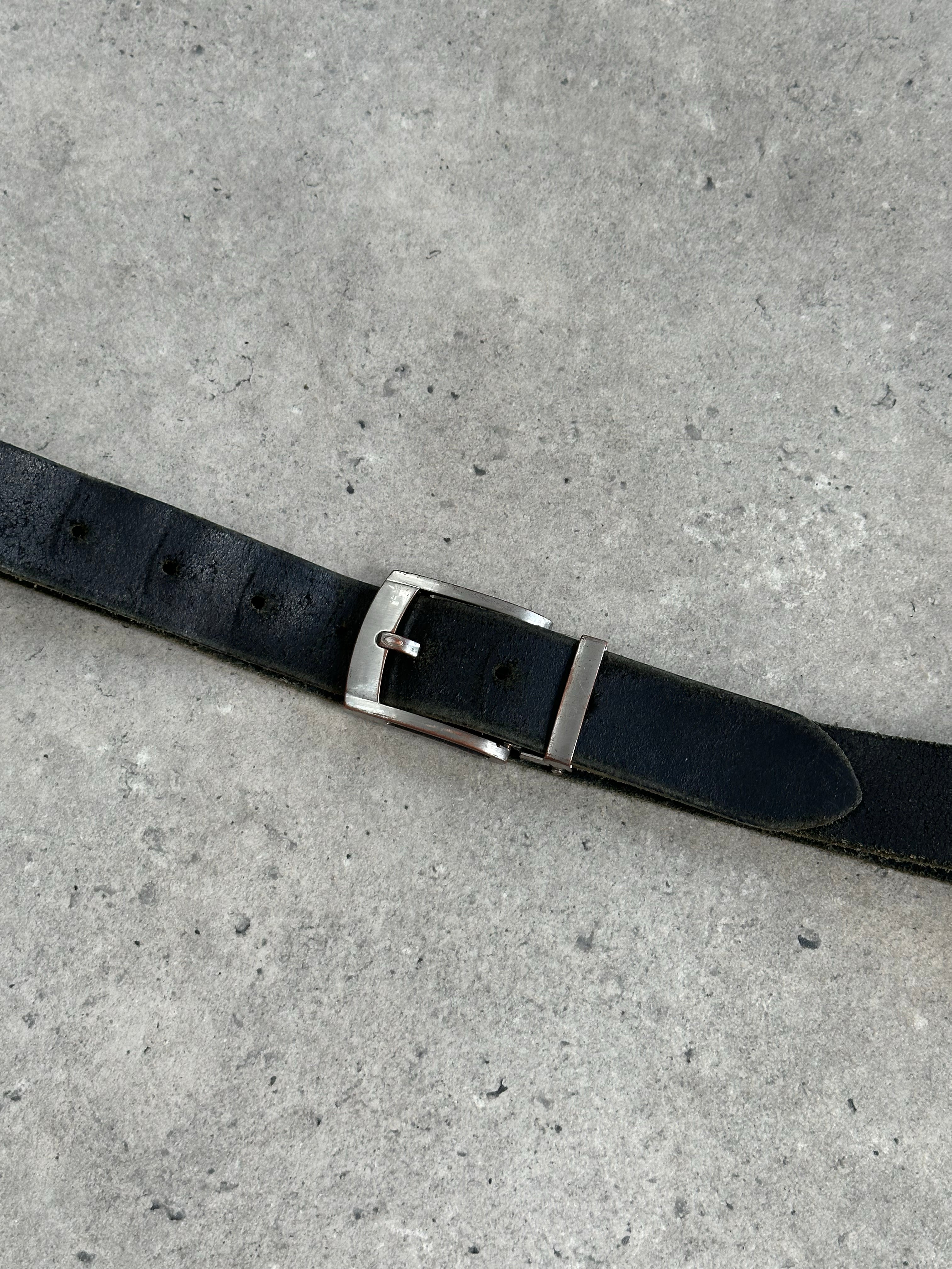 Vintage 1990s distressed leather belt with worn finish, adjustable W32-38, from the Vintage brand, featuring classic retro style.