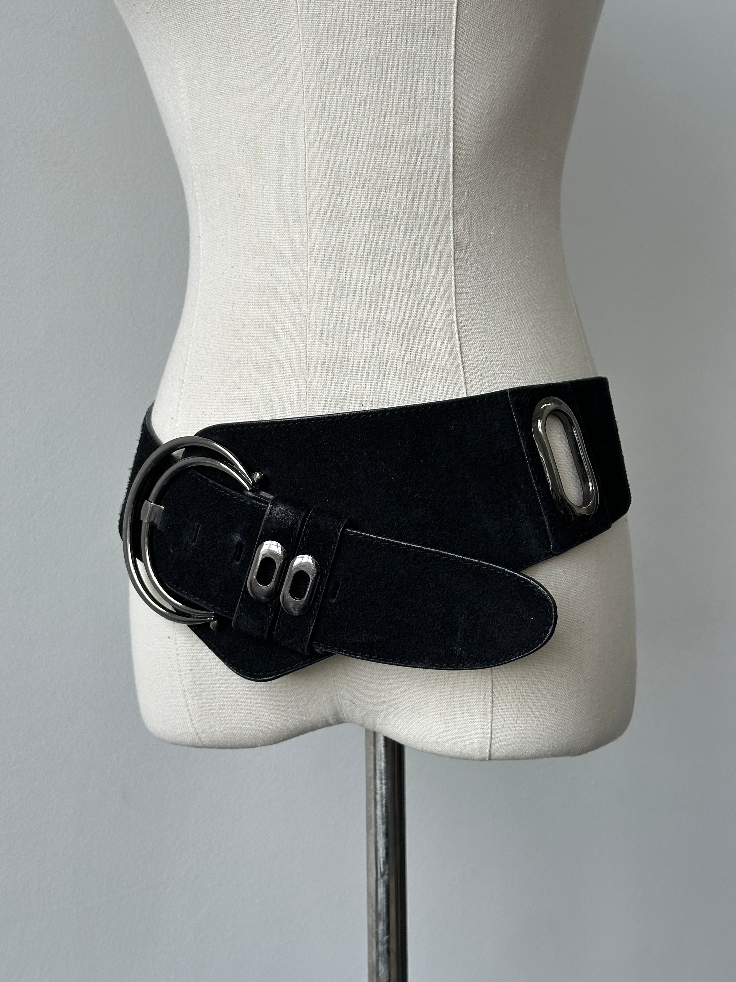 Vintage 1990s suede chunky belt with woven design, adjustable W33-37, stylish accessory for retro fashion or casual outfits.