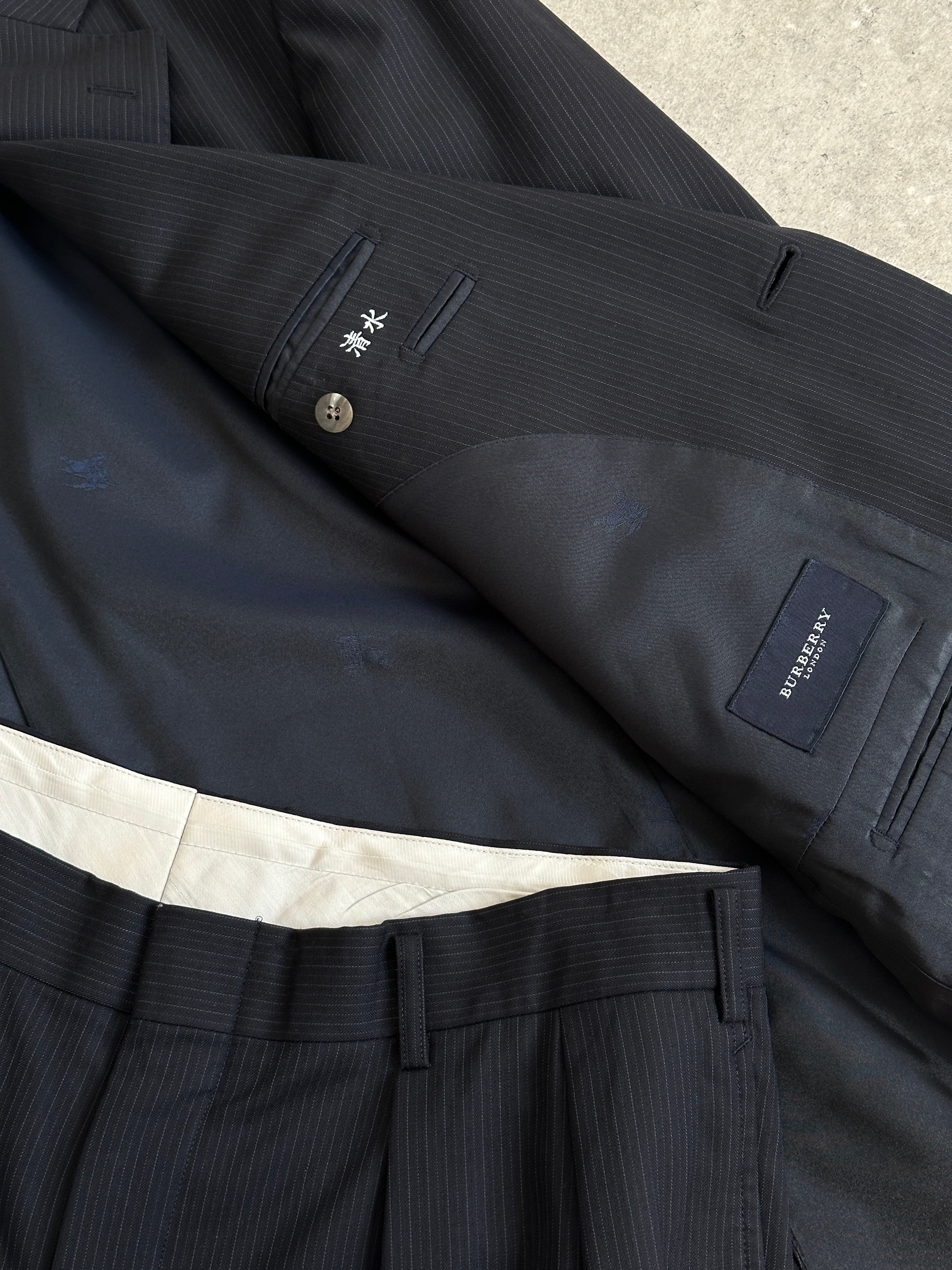 Burberry 2000s Wool Stripe Single Breasted Suit - 44R/W32