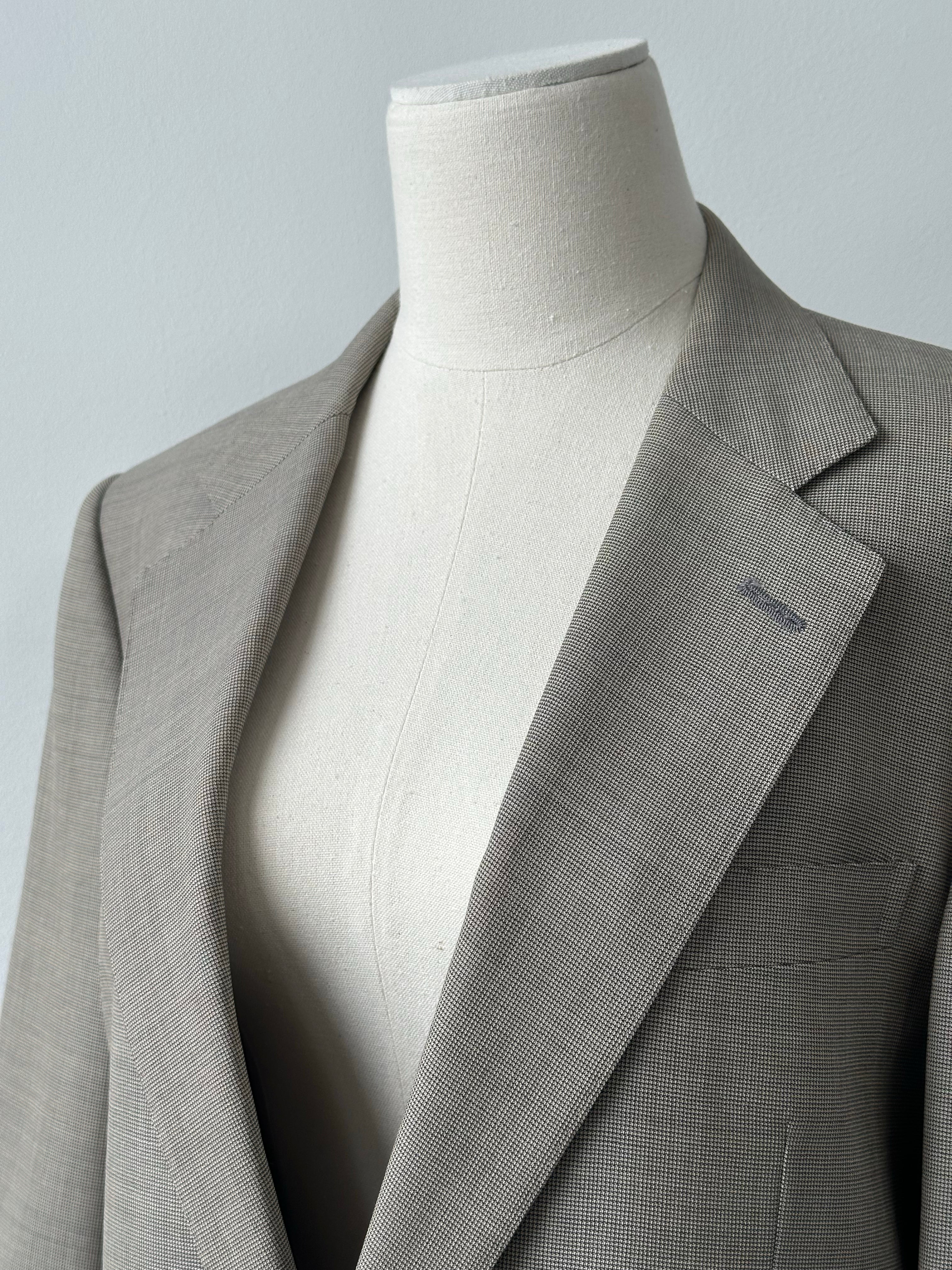 Burberry 1990s pure wool single-breasted suit in classic style, shown on a mannequin with neutral background.