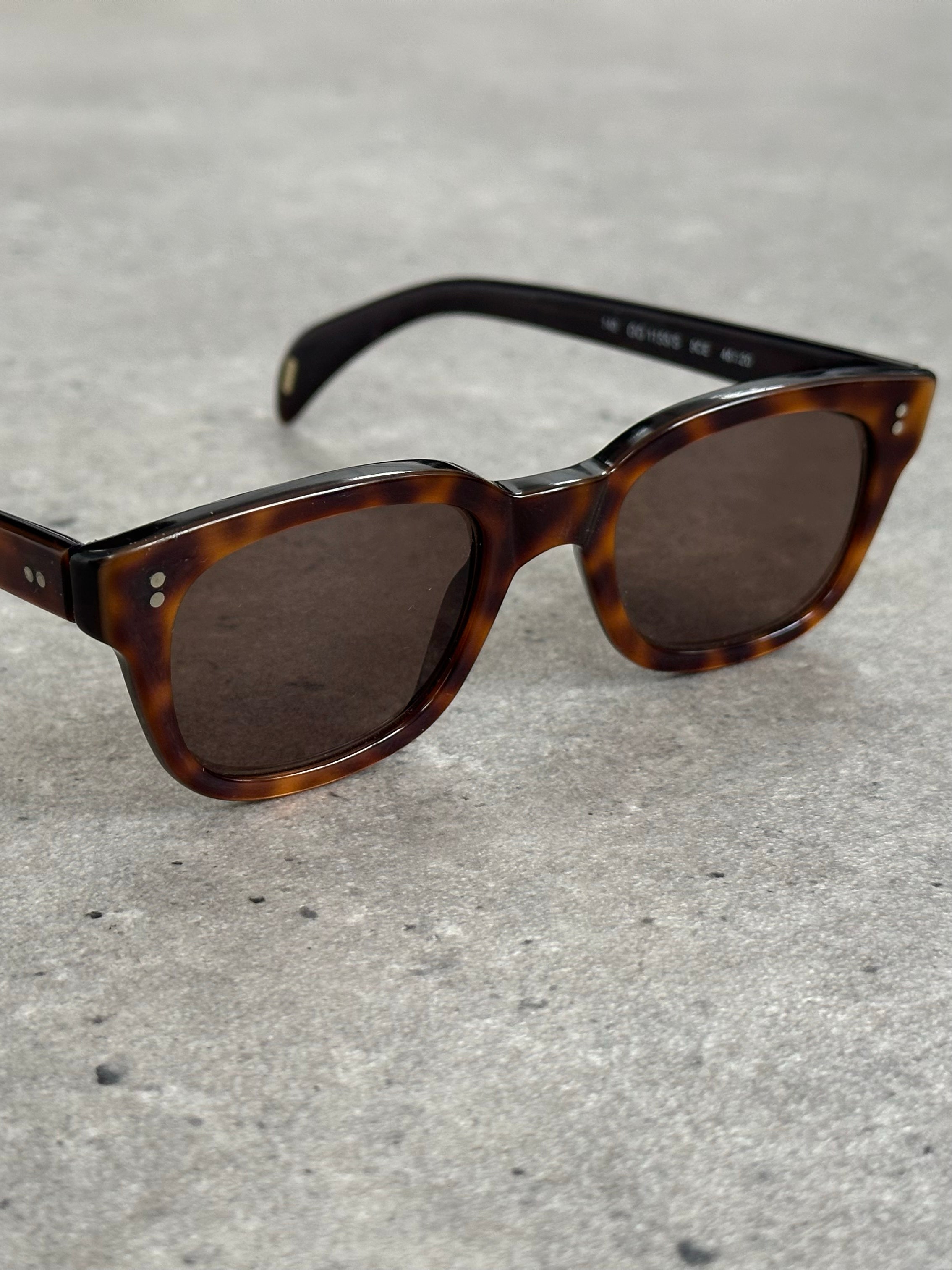 Gucci 2000s Tom Ford tortoiseshell rectangle logo sunglasses with dark lenses and bold frame, stylish and iconic eyewear.