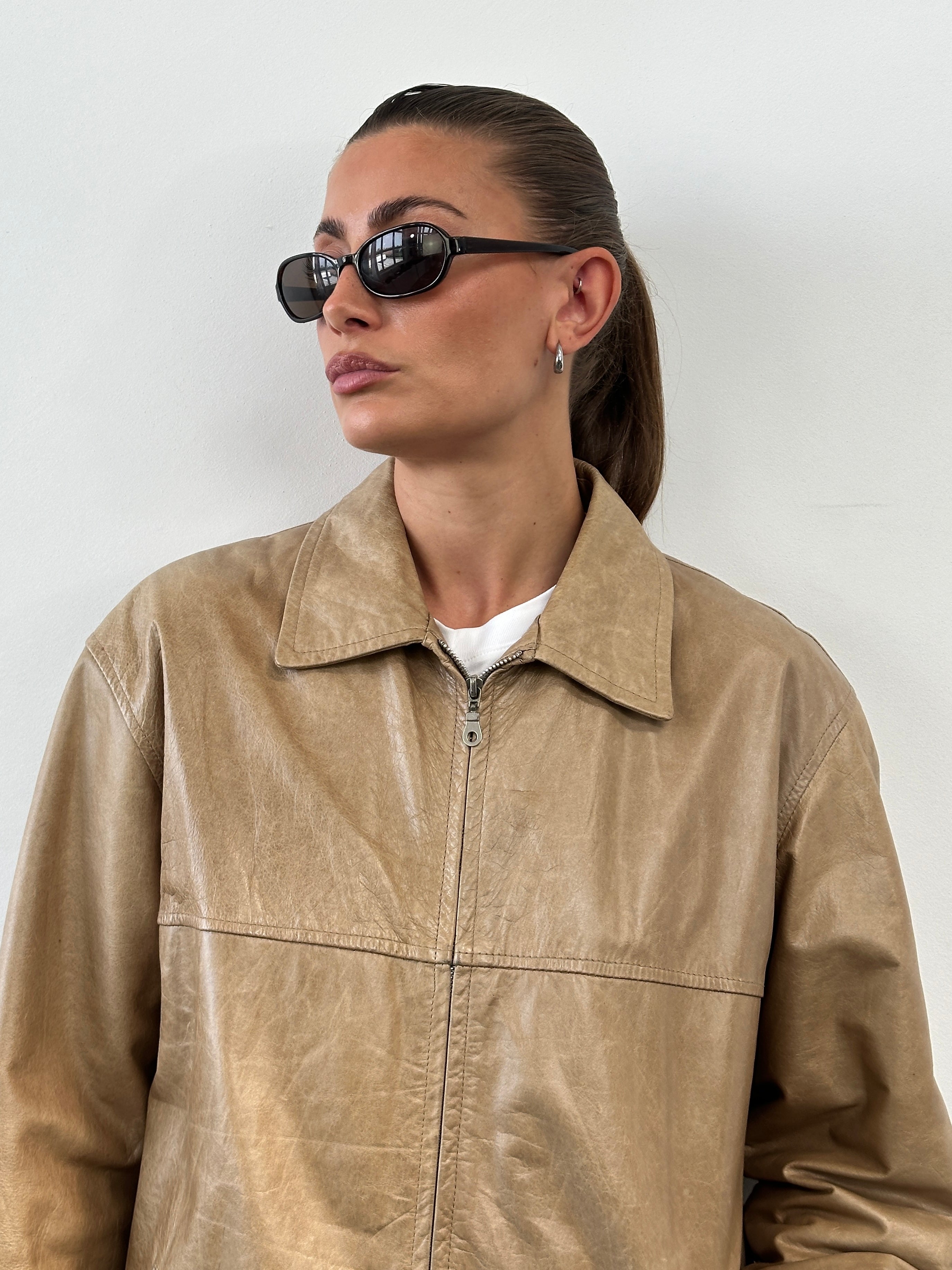 Italian Vintage Minimal Leather Jacket in size L, showcasing sleek design and high-quality leather craftsmanship.