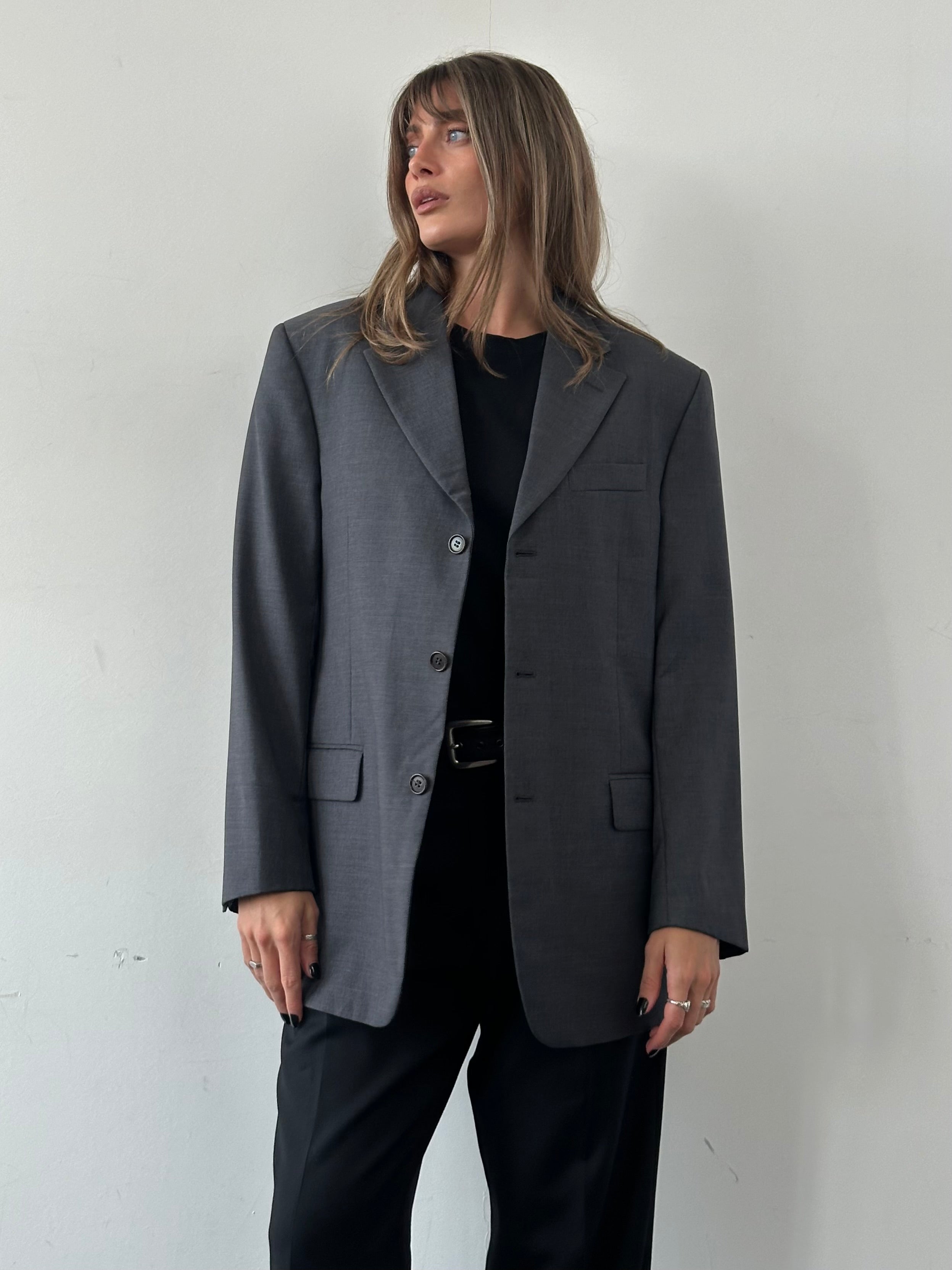 Gianfranco Ferre virgin wool single-breasted blazer in size 40R/L, tailored fit with notch lapel and classic design.