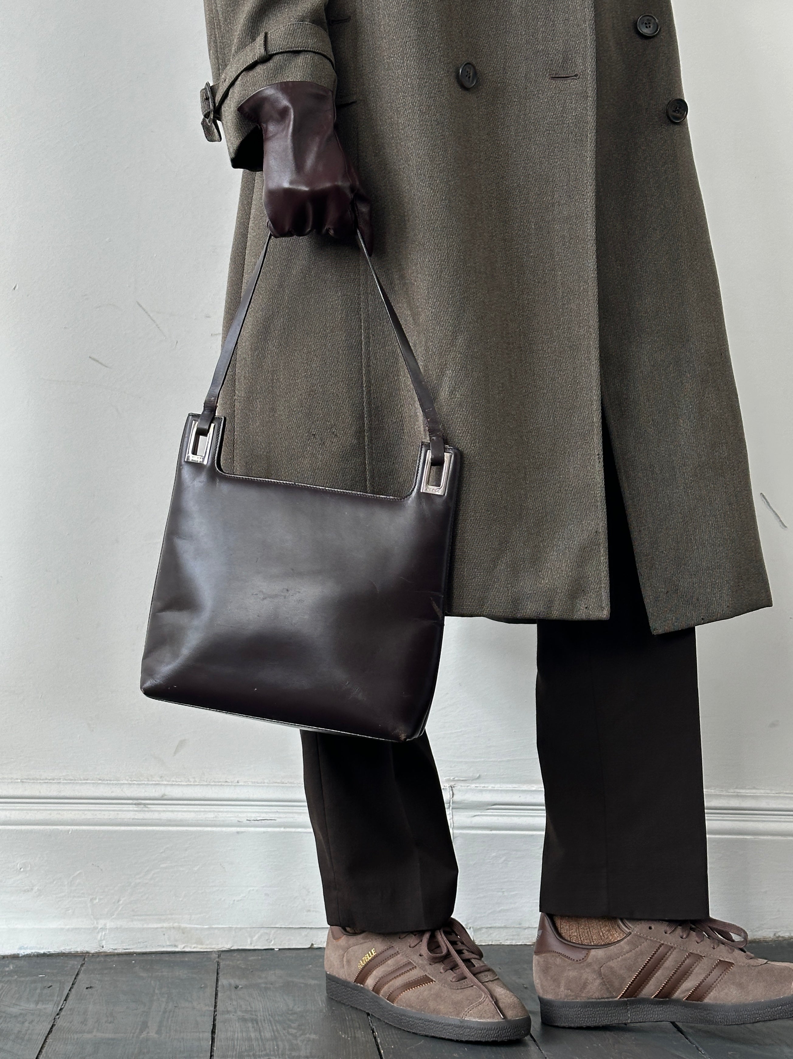Gucci leather shoulder bag with sleek design, featuring a smooth leather finish and gold-tone hardware.