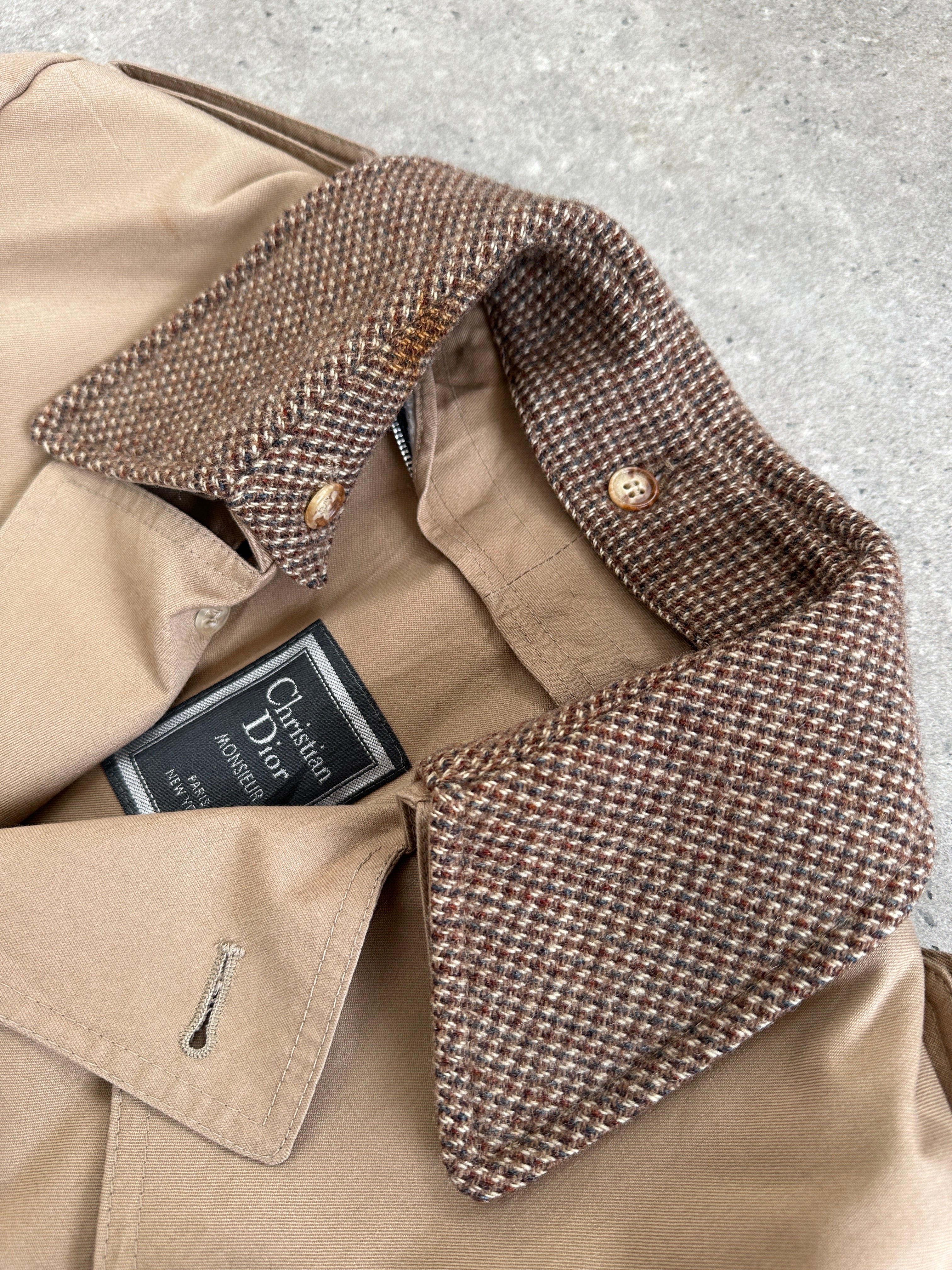 Christian Dior Monsieur cotton belted trench coat, single-breasted design in beige, displayed on a mannequin.