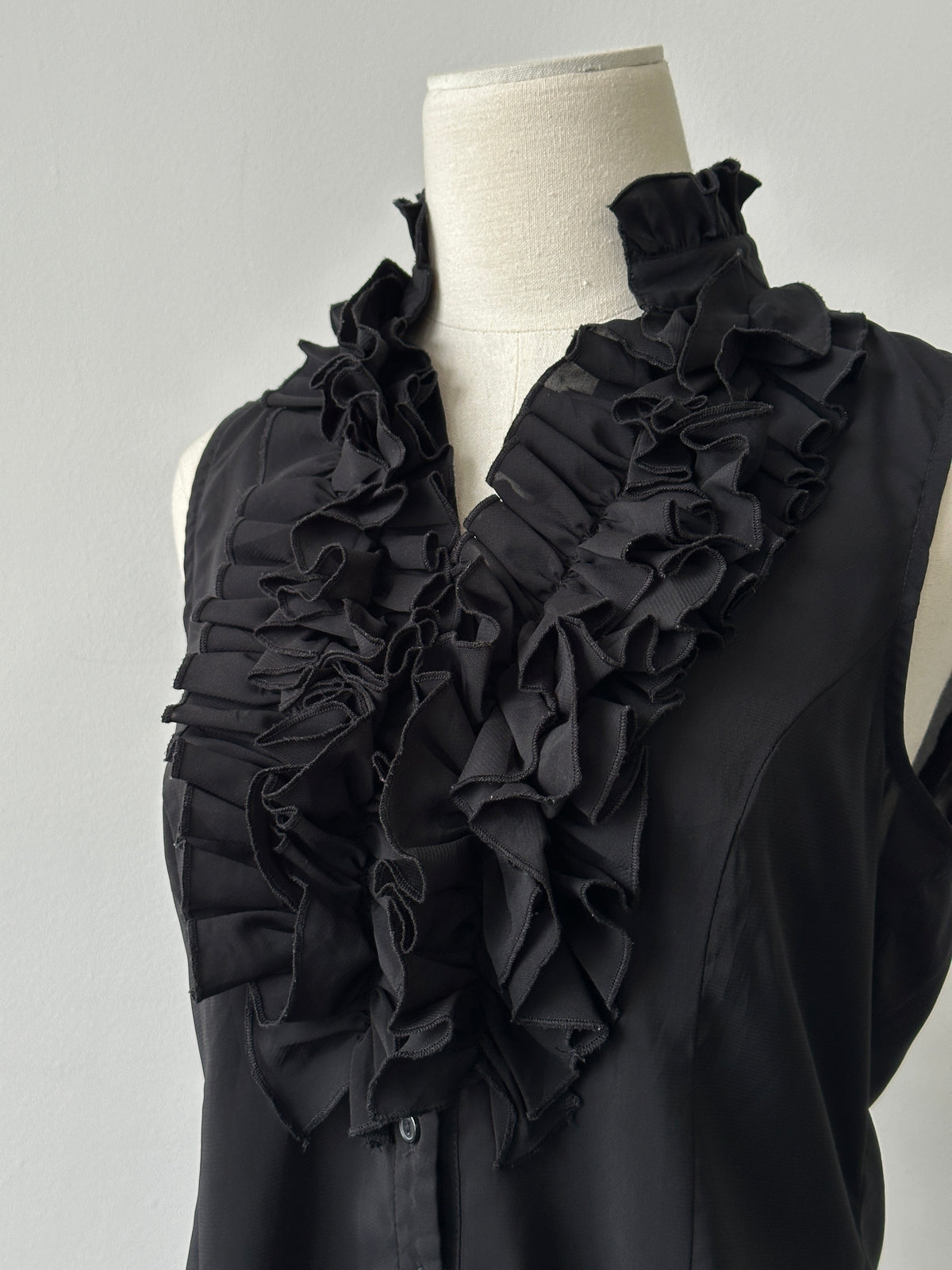 Vintage 2000s Sleevless Ruffle Top - S-M
