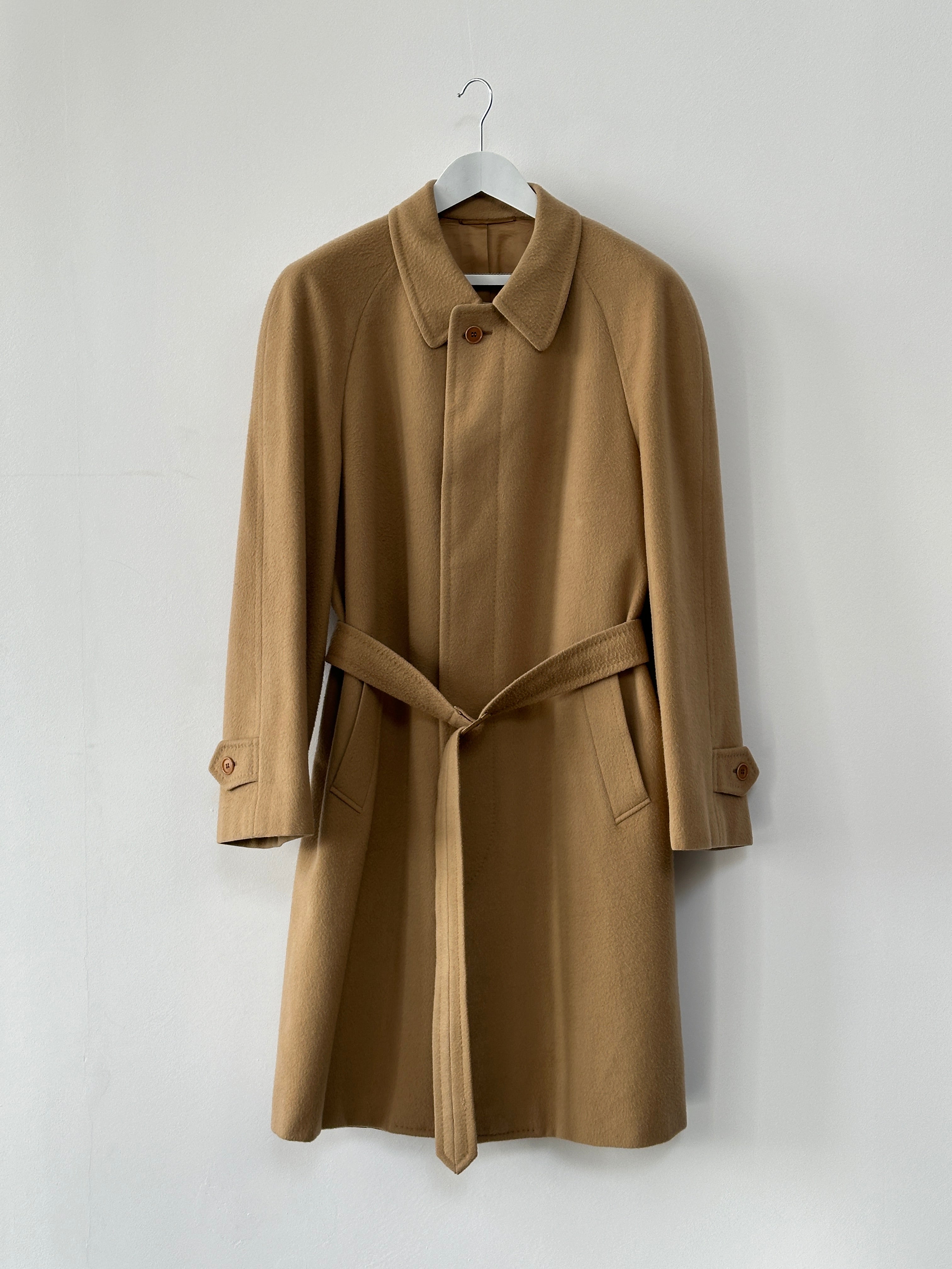 Vintage Italian wool and cashmere belted coat with concealed placket in XL/XXL, showcasing classic vintage style and tailored design.