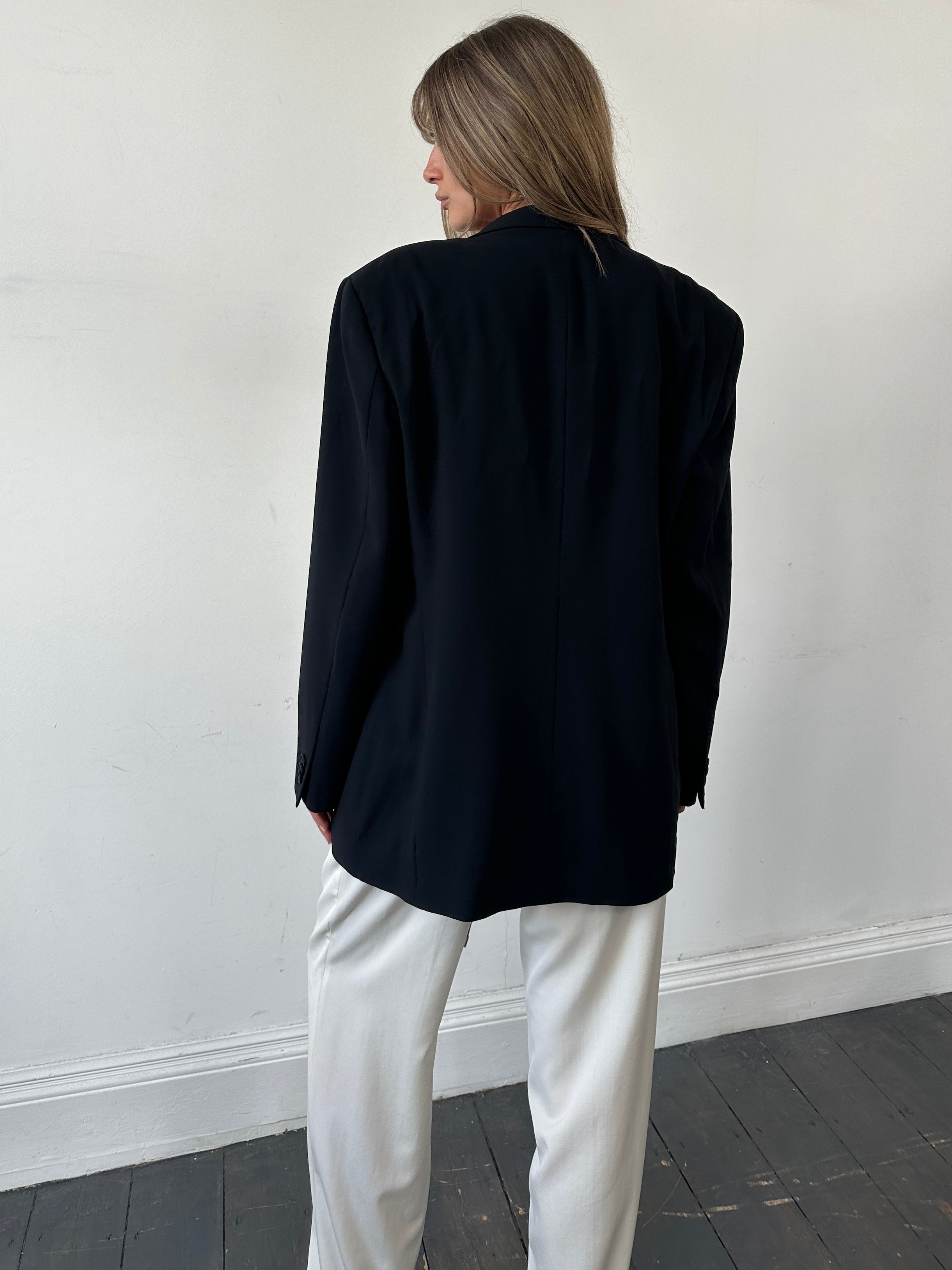 Emporio Armani wool single-breasted blazer in size 44R/XL, tailored fit with classic lapel and button closure.