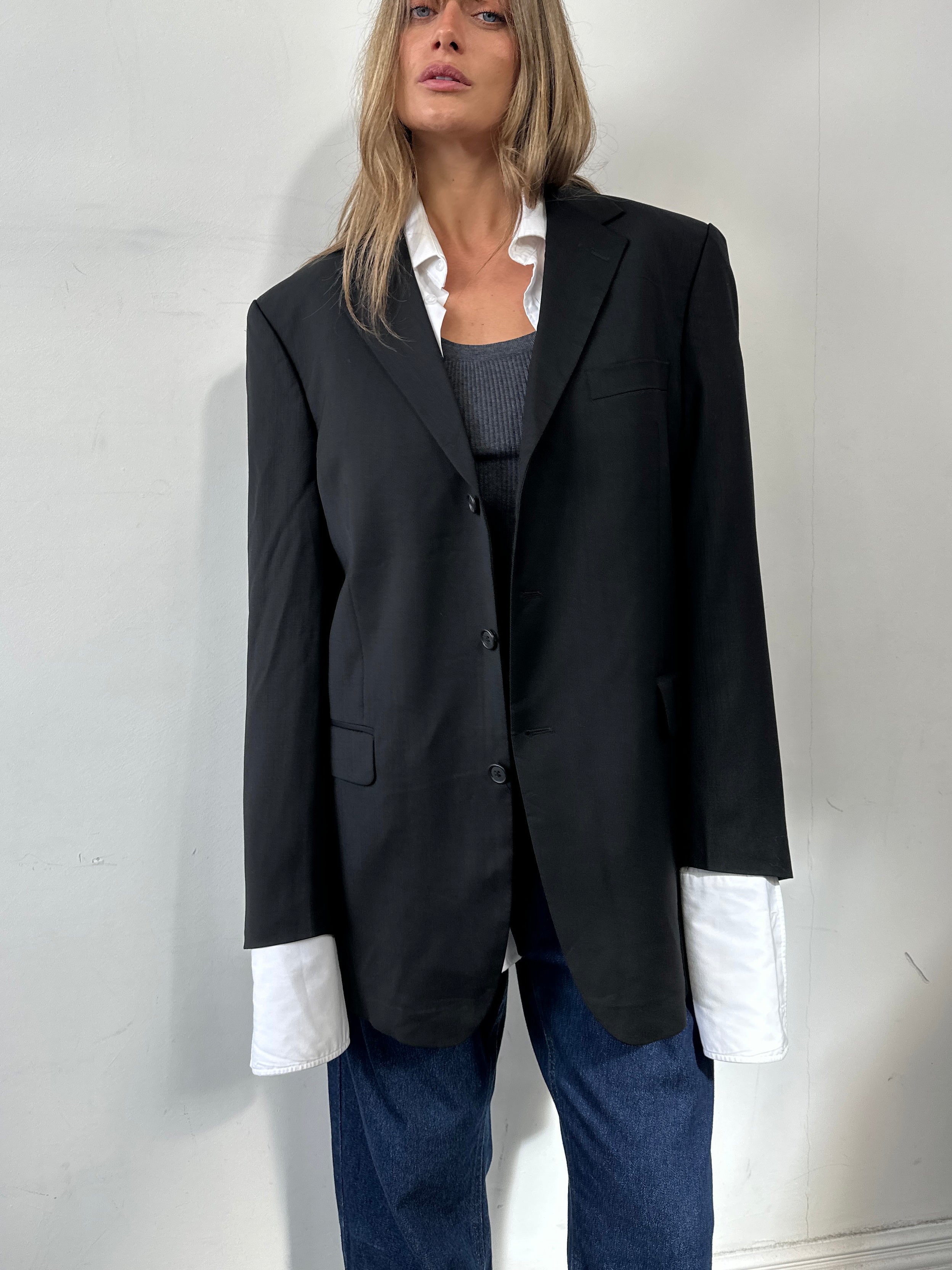 Yves Saint Laurent men's pure wool single-breasted blazer in size 44R/XL, tailored fit with notch lapel and classic design.