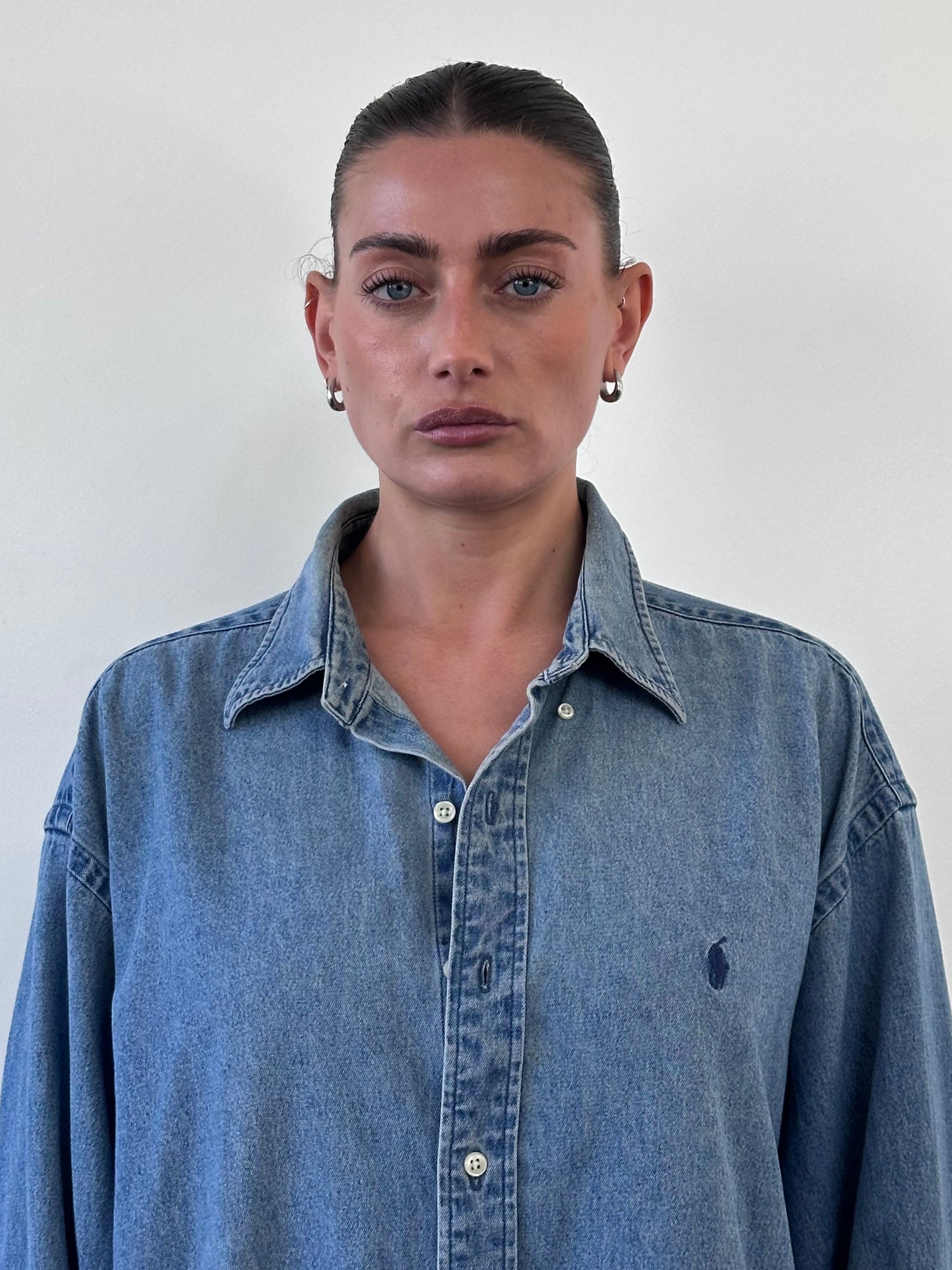 Ralph Lauren XXL denim logo shirt featuring classic design and embroidered logo on the chest, casual and stylish.