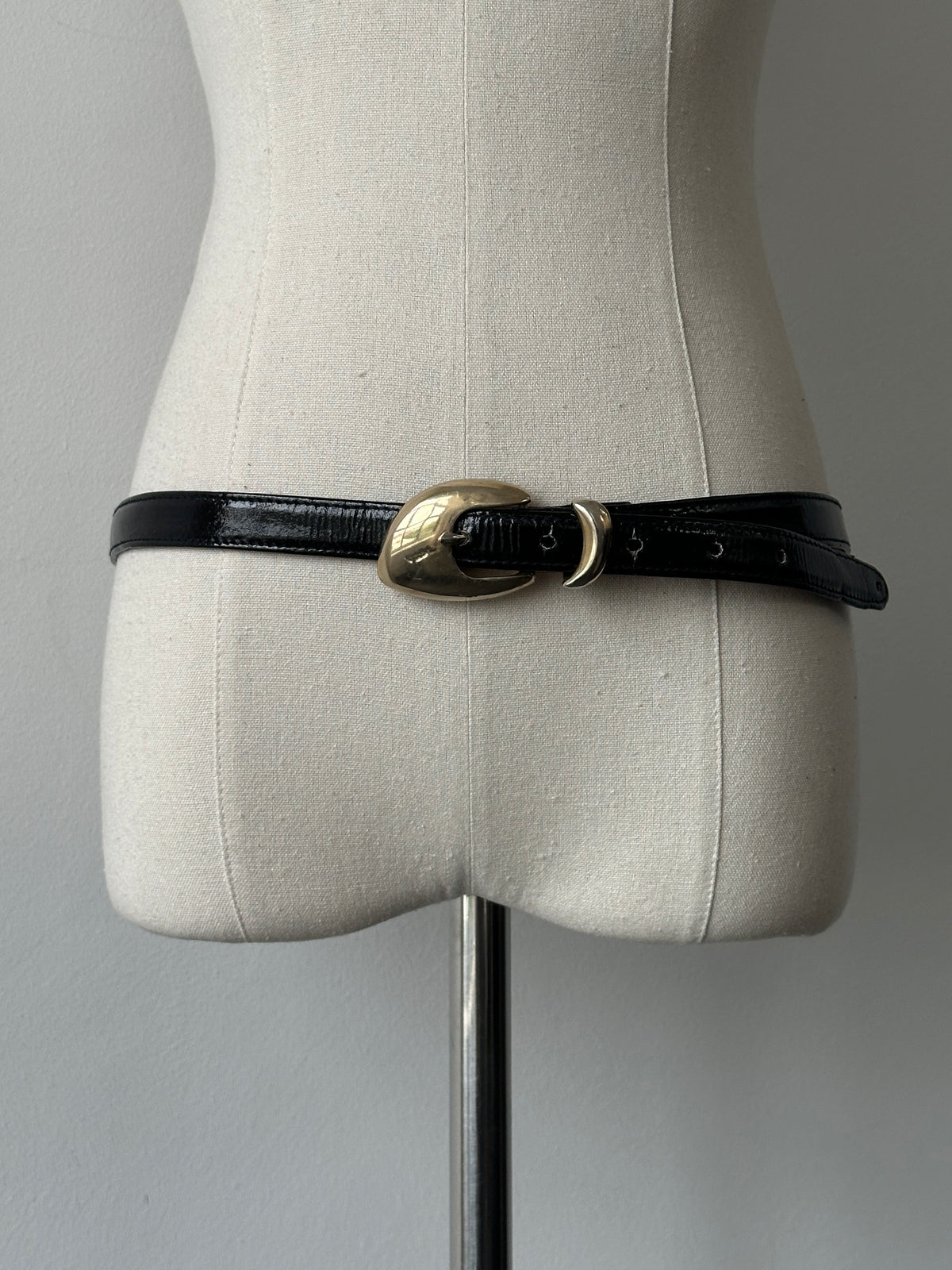 Jaeger 1990s Patent Leather Sculptural Buckle Belt - W30-35