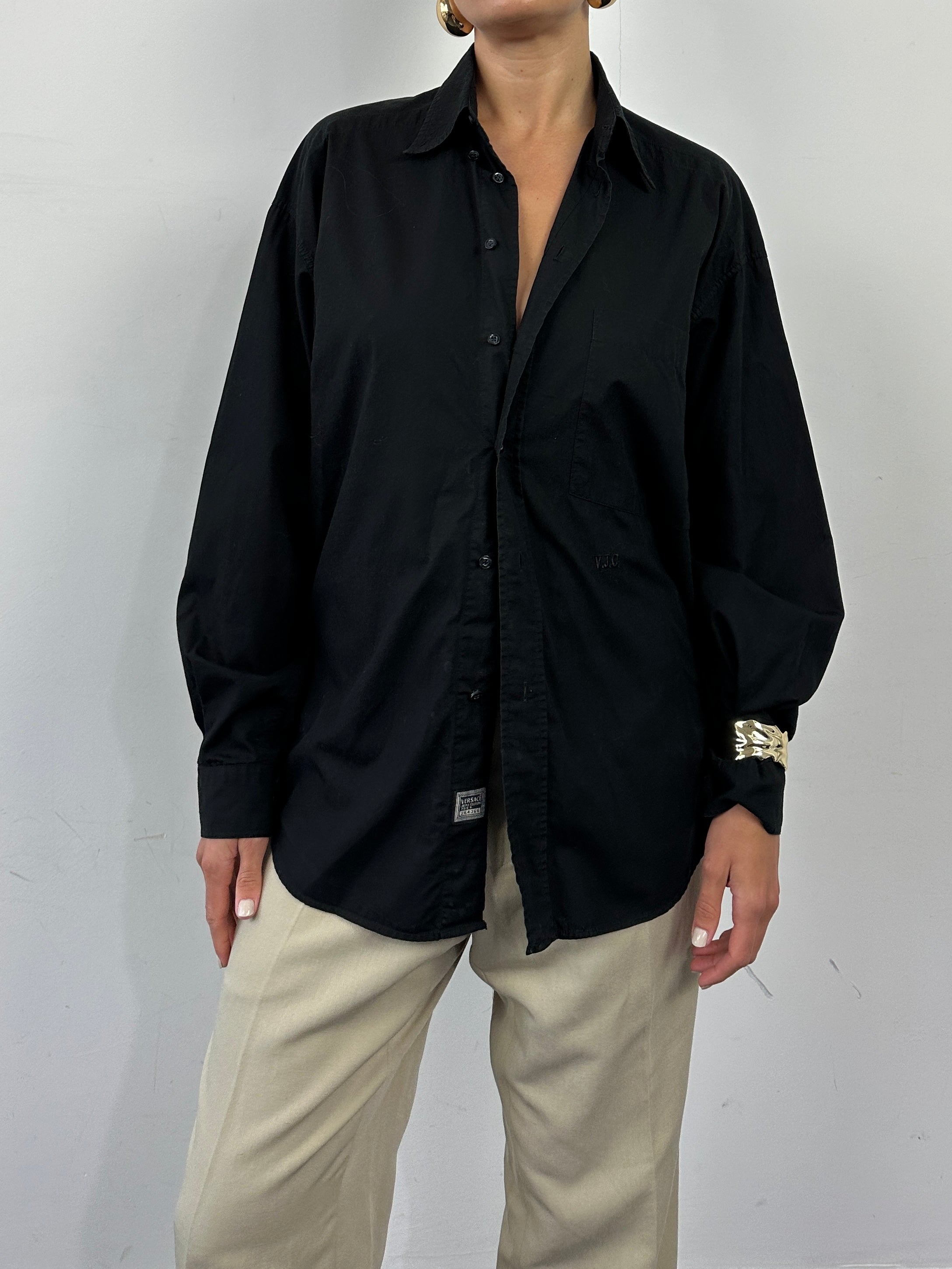 Versace Jeans Couture pure cotton logo shirt in size XL, featuring a stylish design and branded logo on the front.