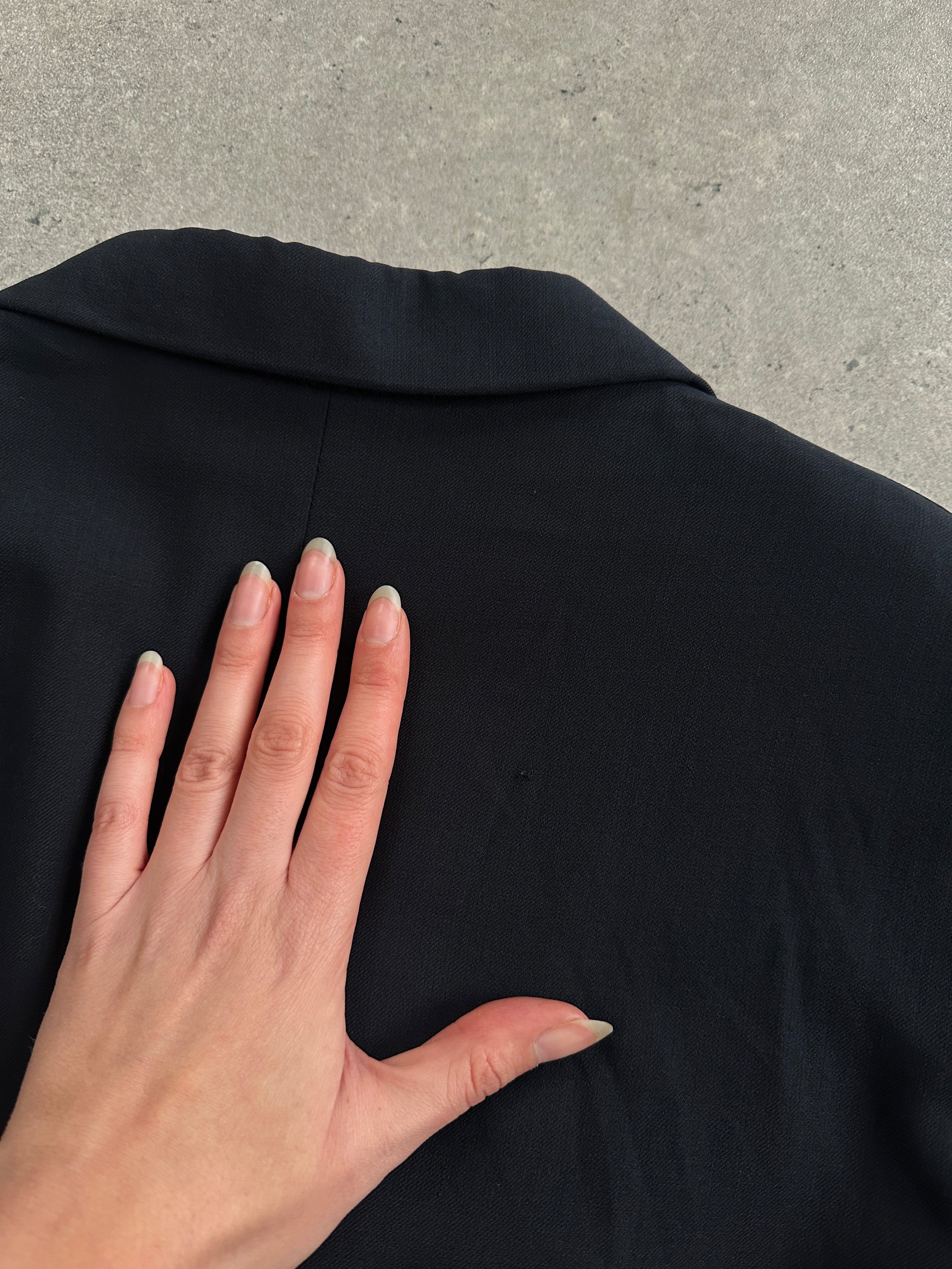 Emporio Armani pure wool single-breasted blazer in XL, tailored fit with notch lapels and classic design.