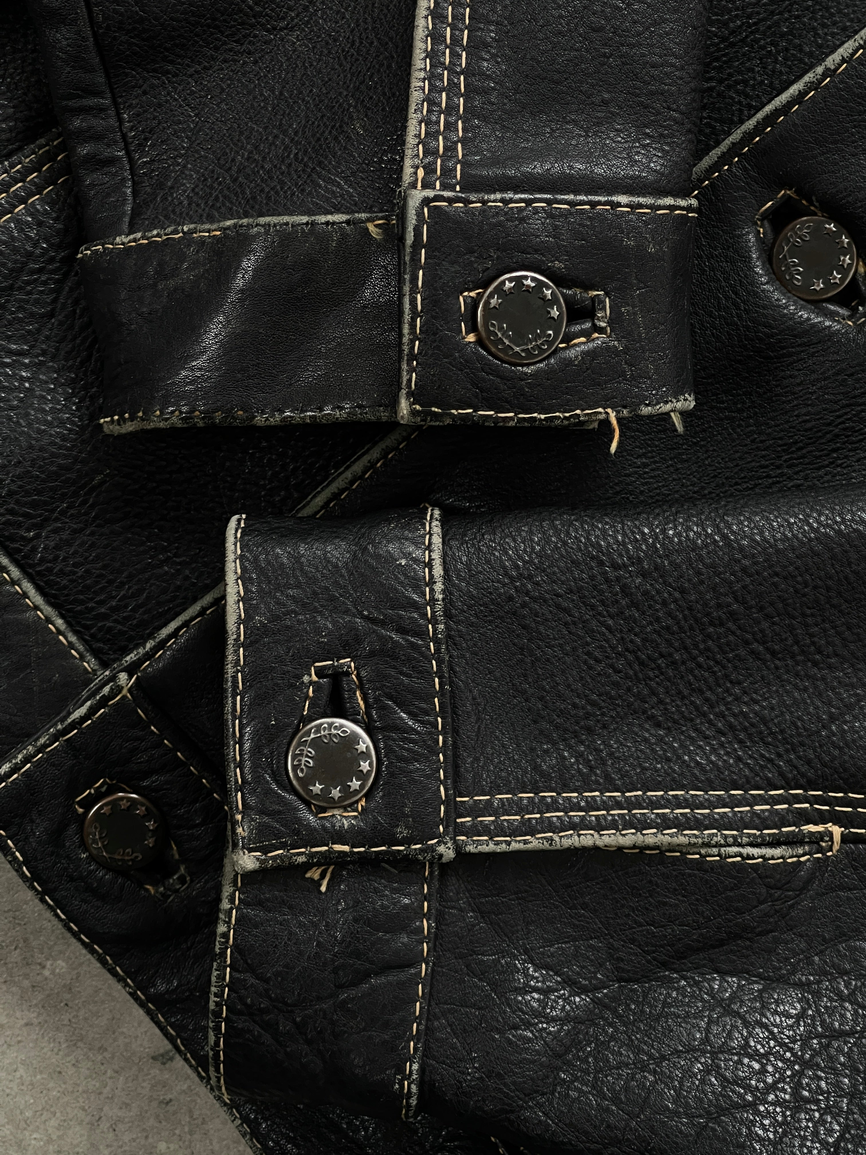 Vintage 1990s leather boxy jacket, M/L size, featuring classic distressed leather and retro style.