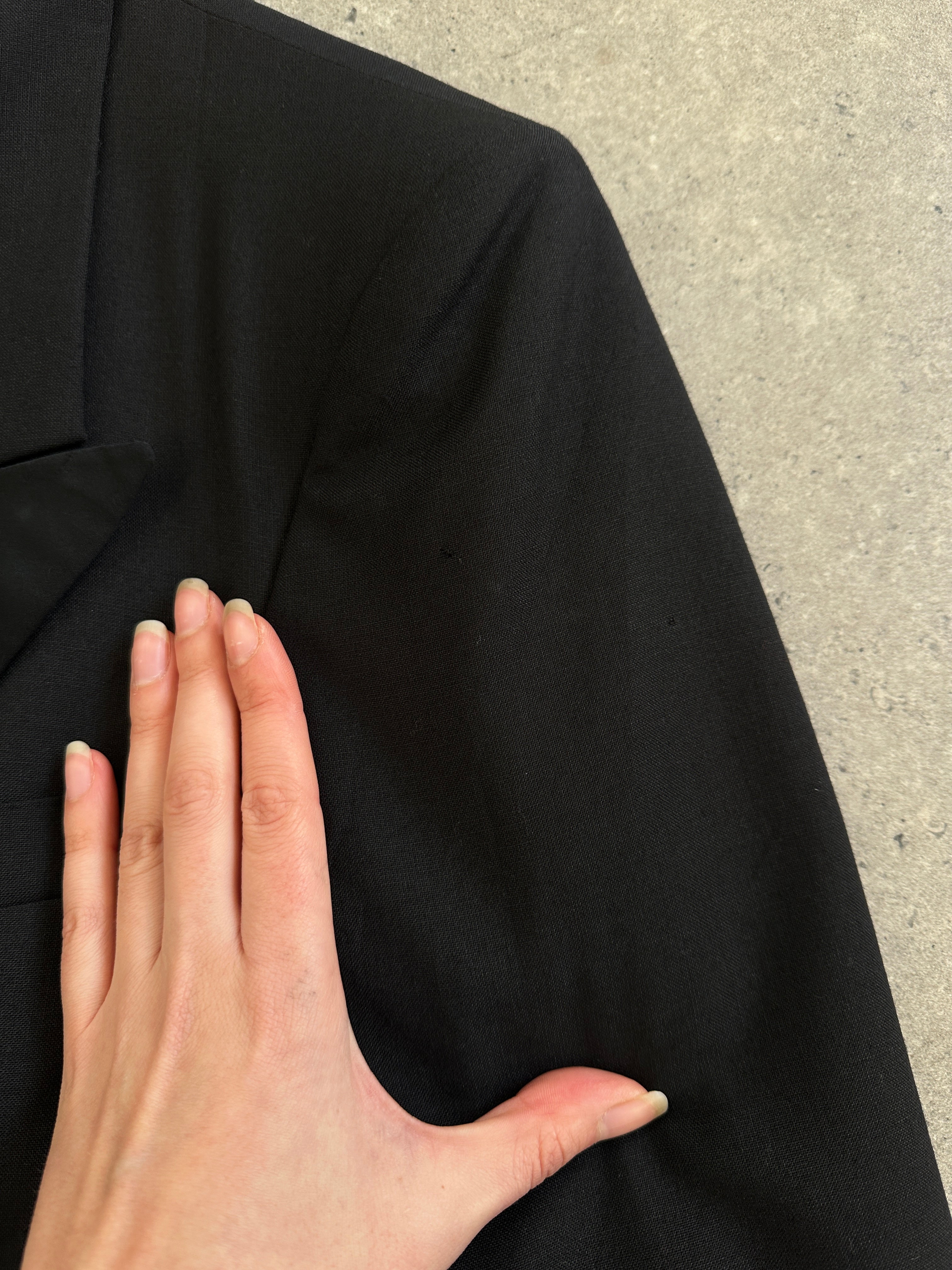 Christian Dior Monsieur 1980s wool tuxedo blazer in size 38R/M, tailored fit with classic lapels and elegant design.